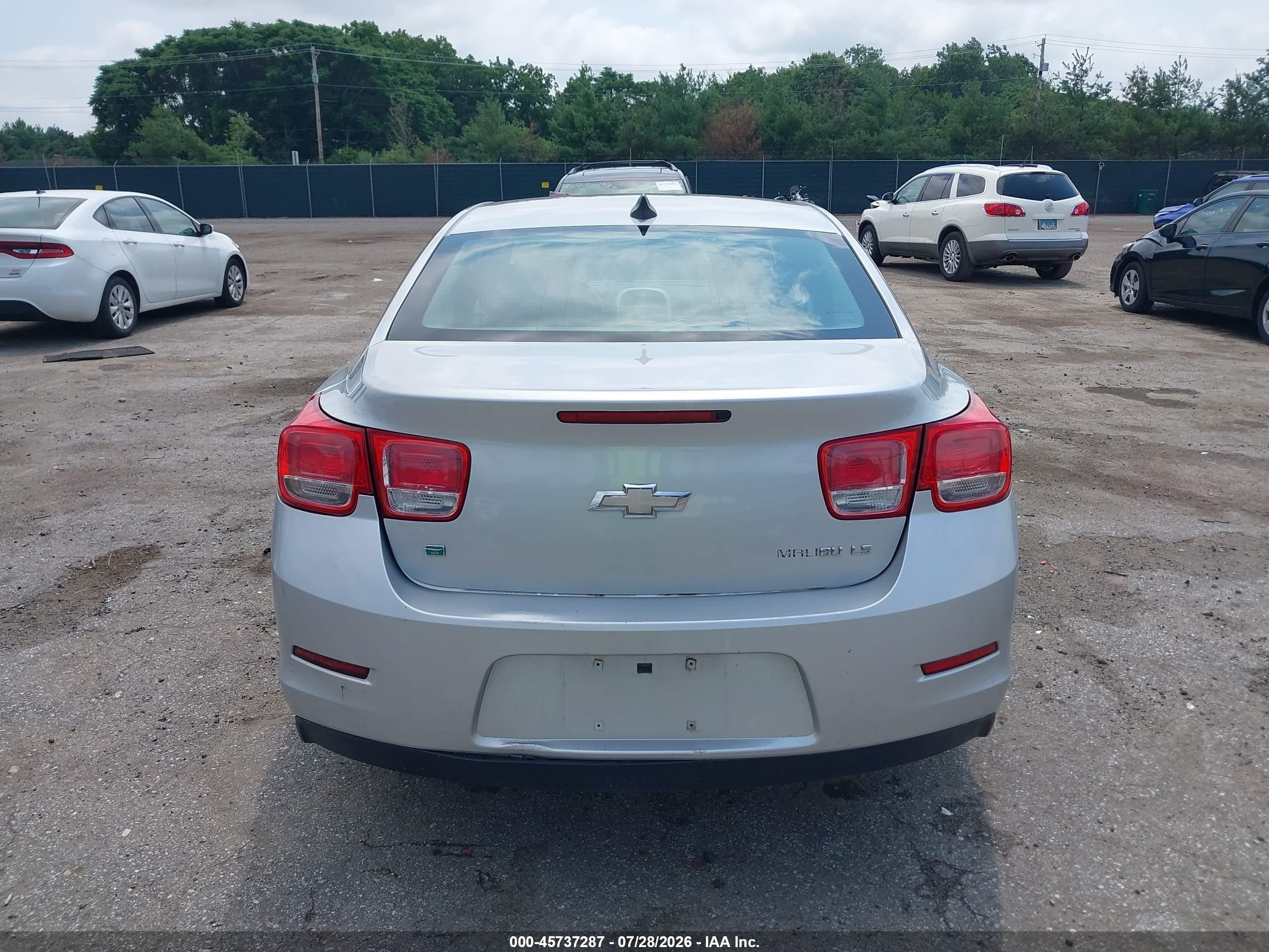 2015 Chevrolet Malibu Ls Серебряный vin: 1G11B5SLXFF114668