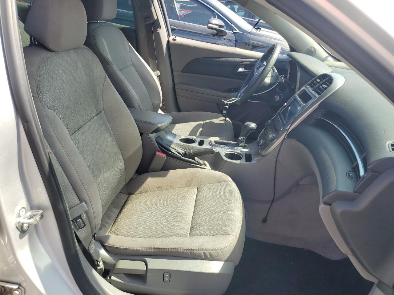 2015 Chevrolet Malibu Ls Серебряный vin: 1G11B5SLXFF298946