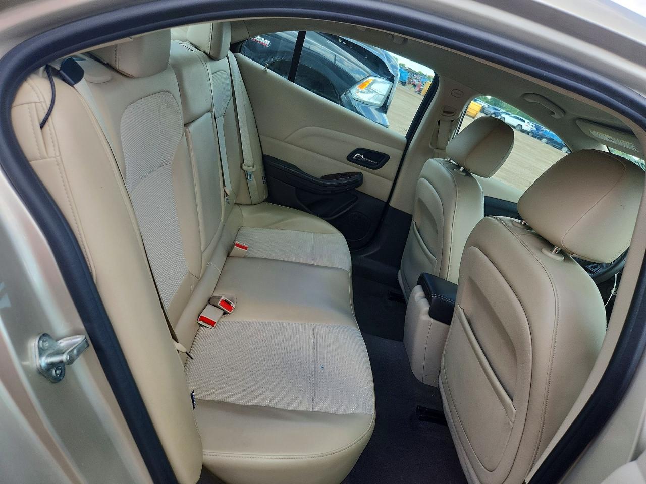 2013 Chevrolet Malibu 1lt Cream vin: 1G11C5SA2DF330751