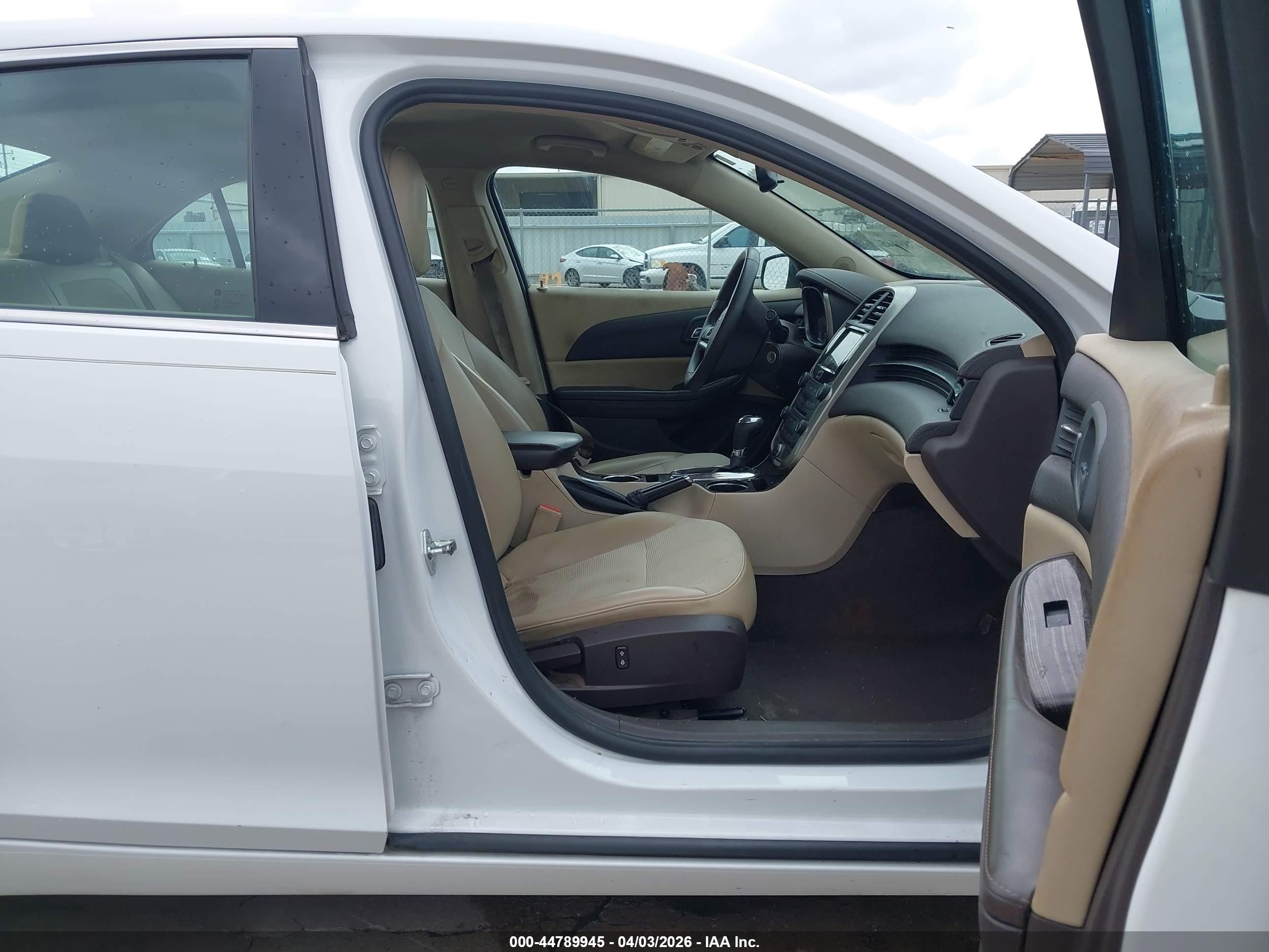 2016 Chevrolet Malibu Limited Lt Белый vin: 1G11C5SA3GF112158
