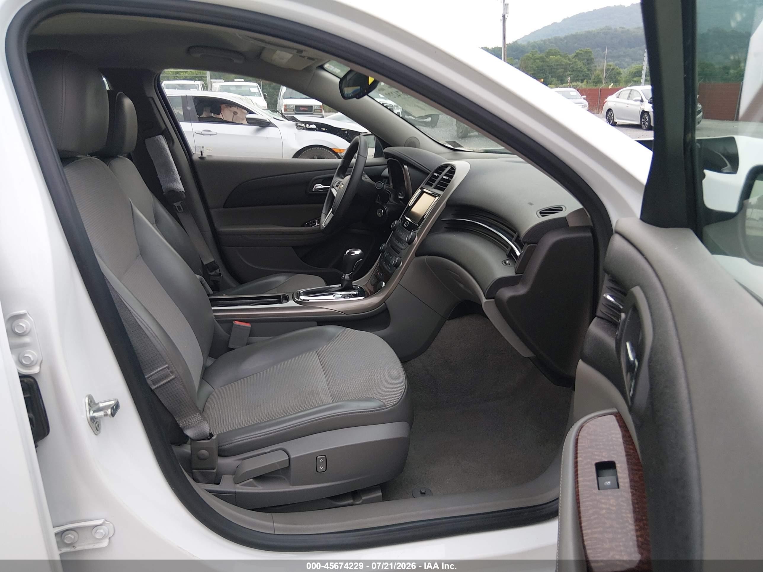 2013 Chevrolet Malibu 1lt White vin: 1G11C5SA5DF200155