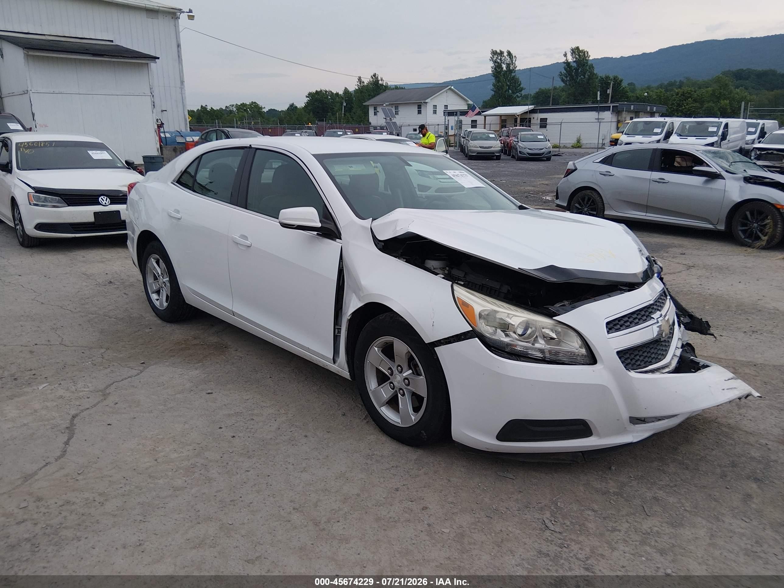 2013 Chevrolet Malibu 1lt White vin: 1G11C5SA5DF200155