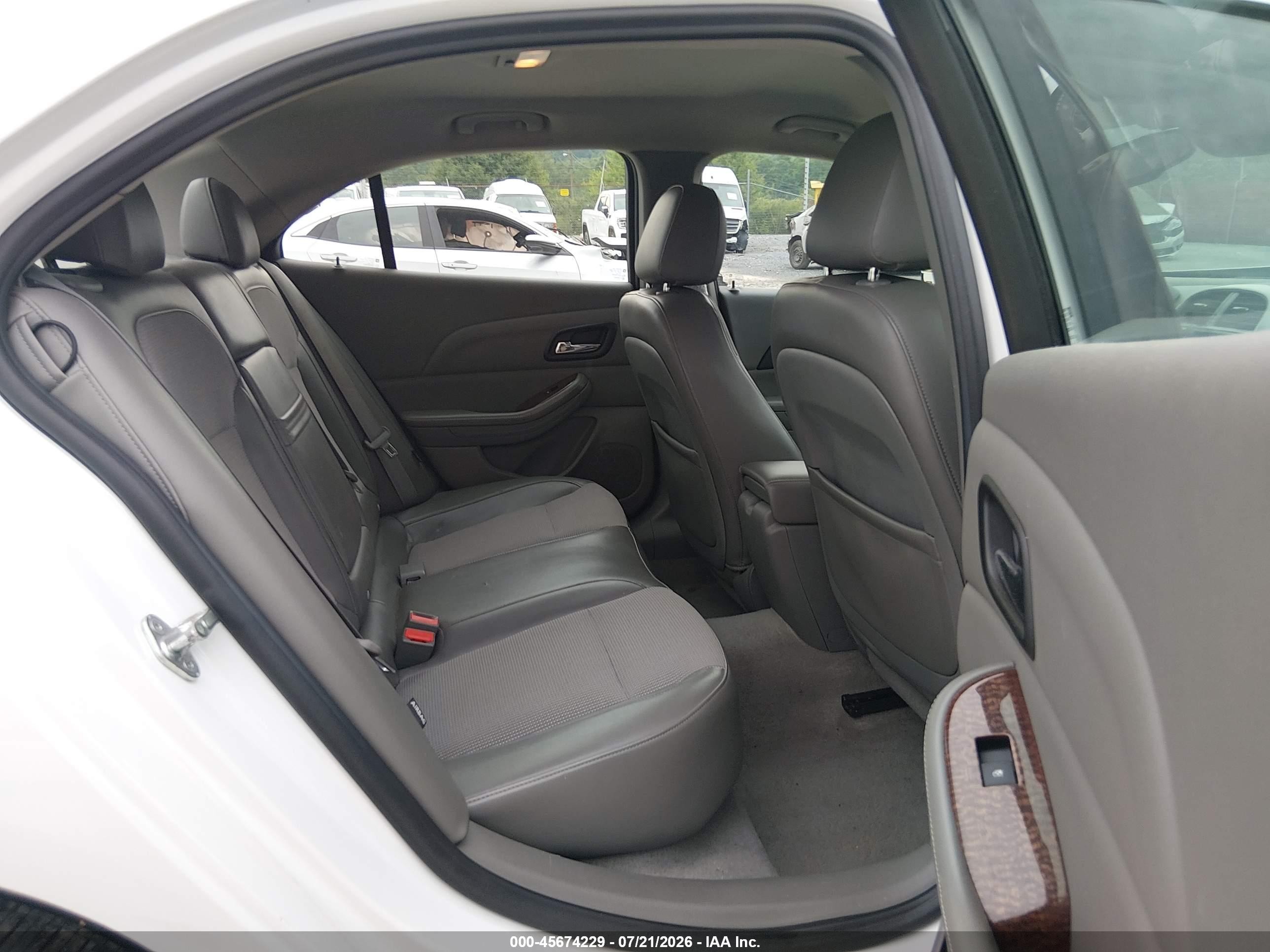 2013 Chevrolet Malibu 1lt White vin: 1G11C5SA5DF200155