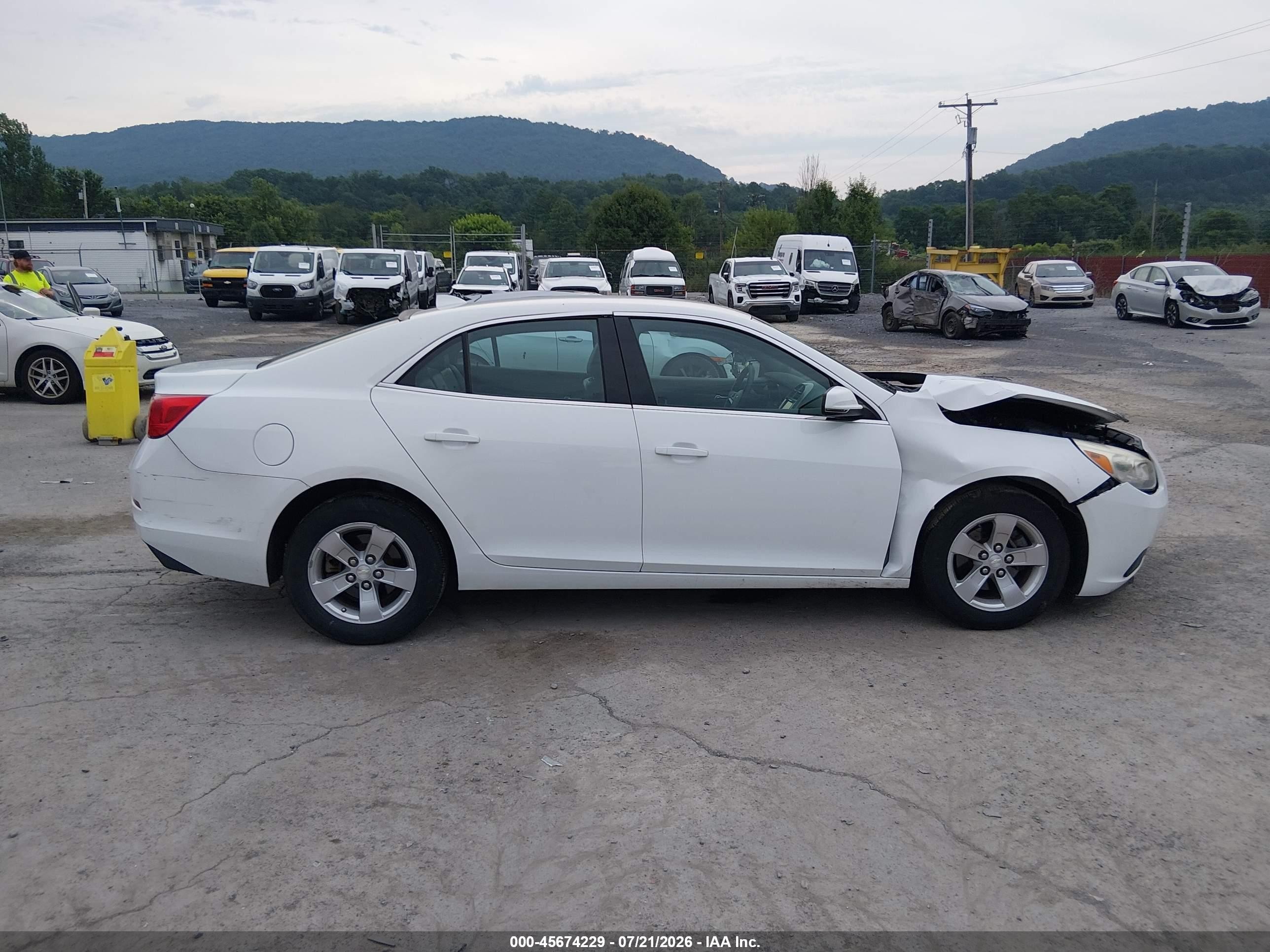 2013 Chevrolet Malibu 1lt White vin: 1G11C5SA5DF200155