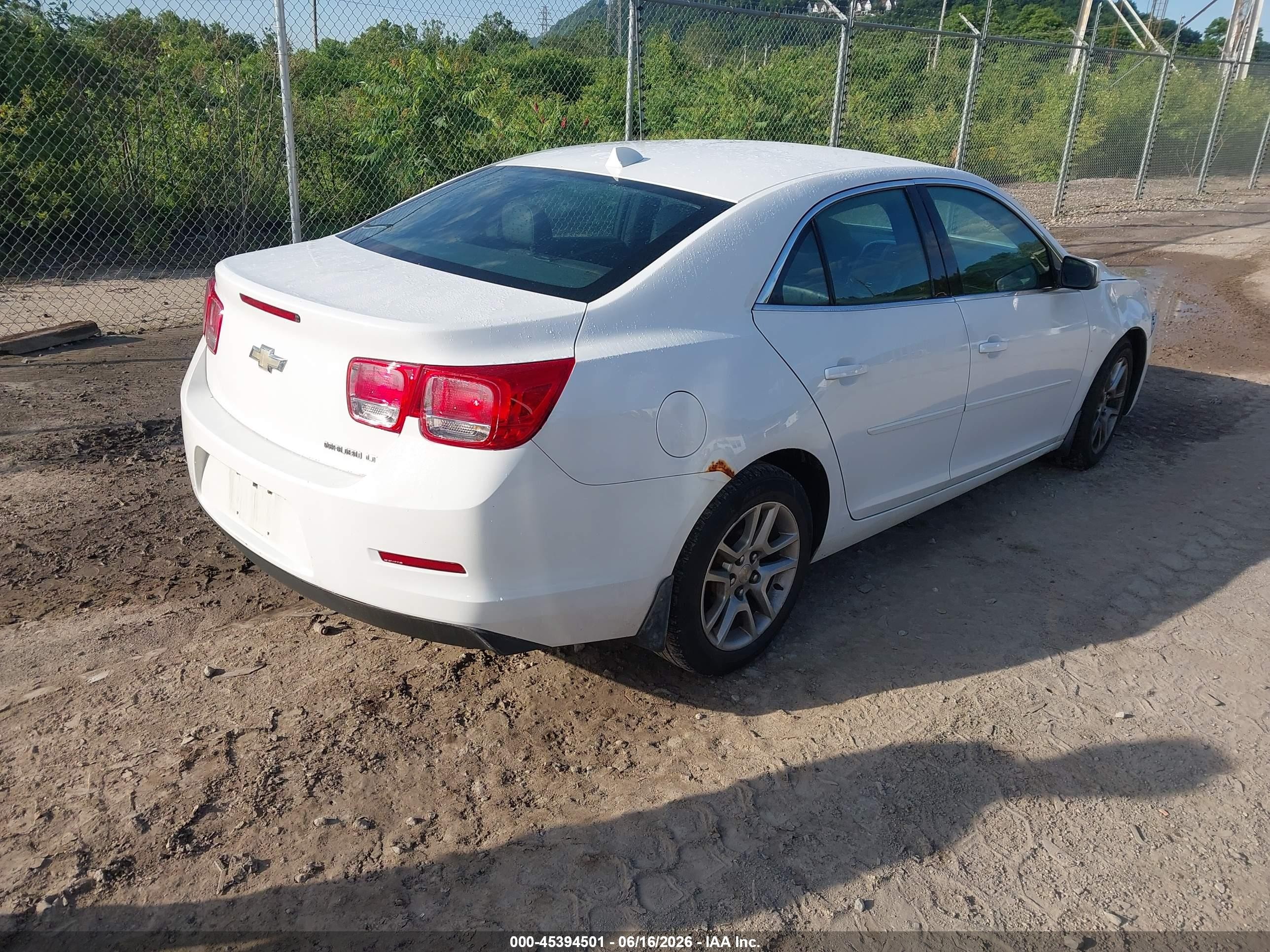 2013 Chevrolet Malibu 1lt White vin: 1G11C5SA6DF175556