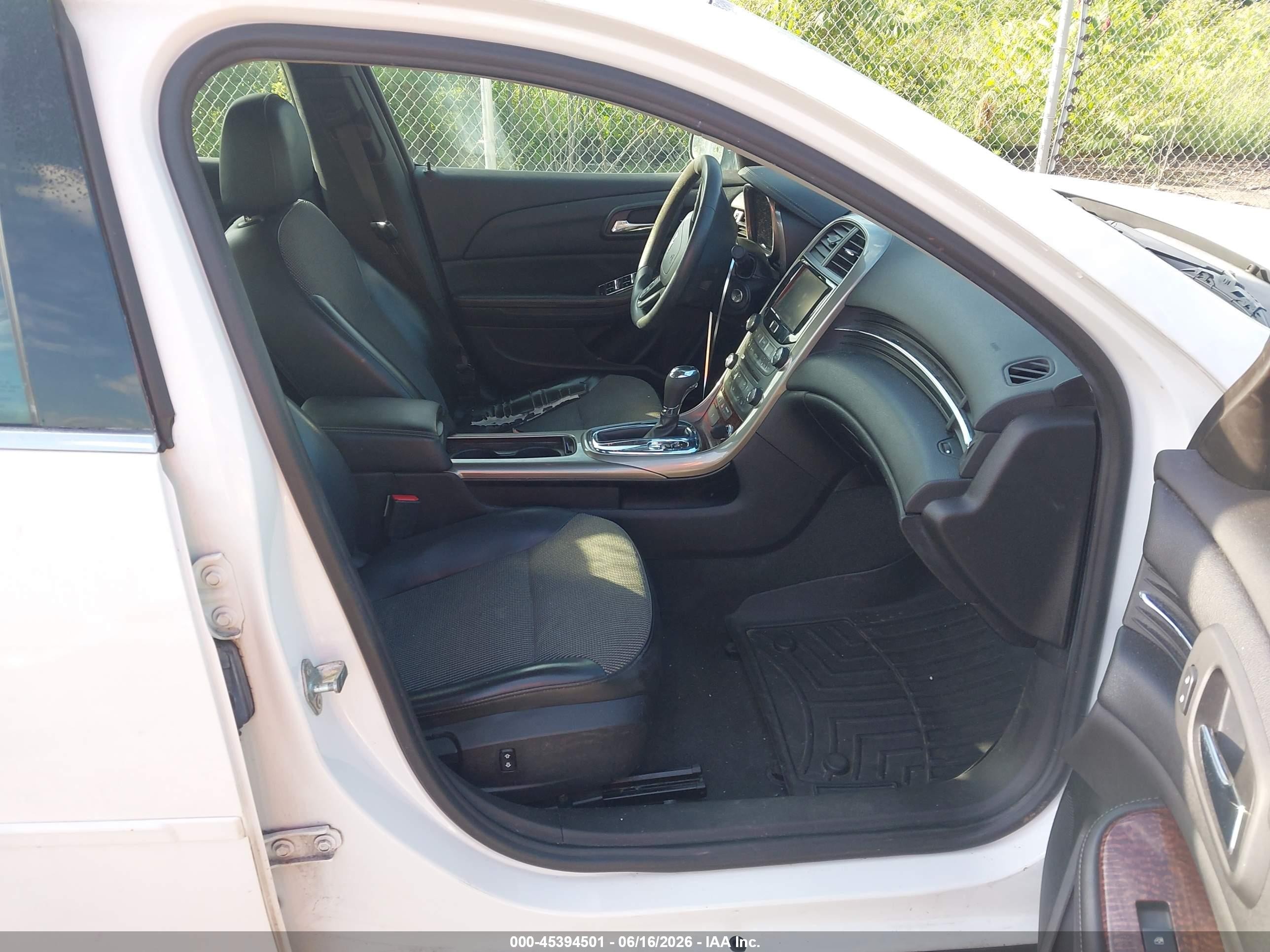 2013 Chevrolet Malibu 1lt White vin: 1G11C5SA6DF175556