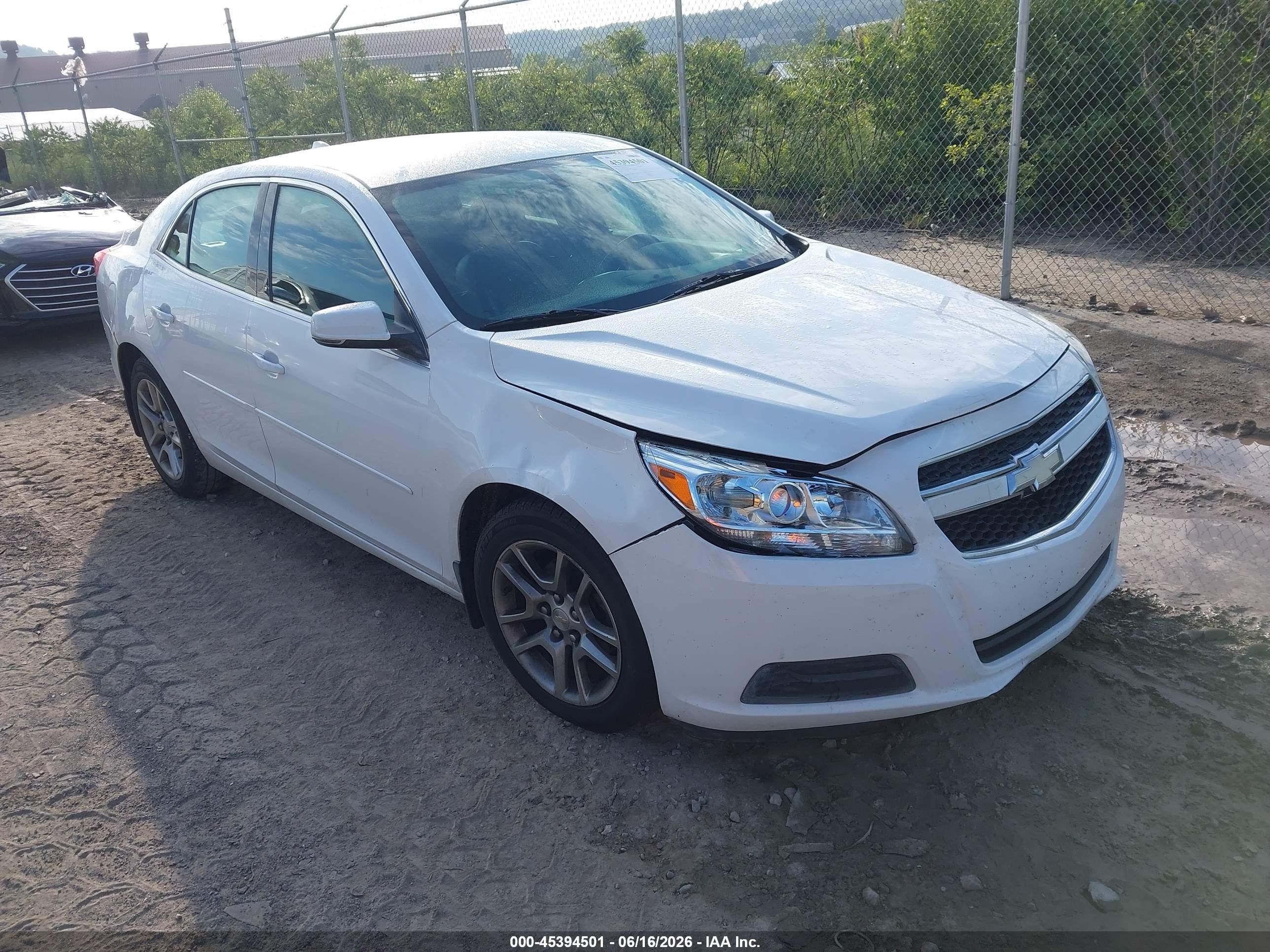 2013 Chevrolet Malibu 1lt White vin: 1G11C5SA6DF175556