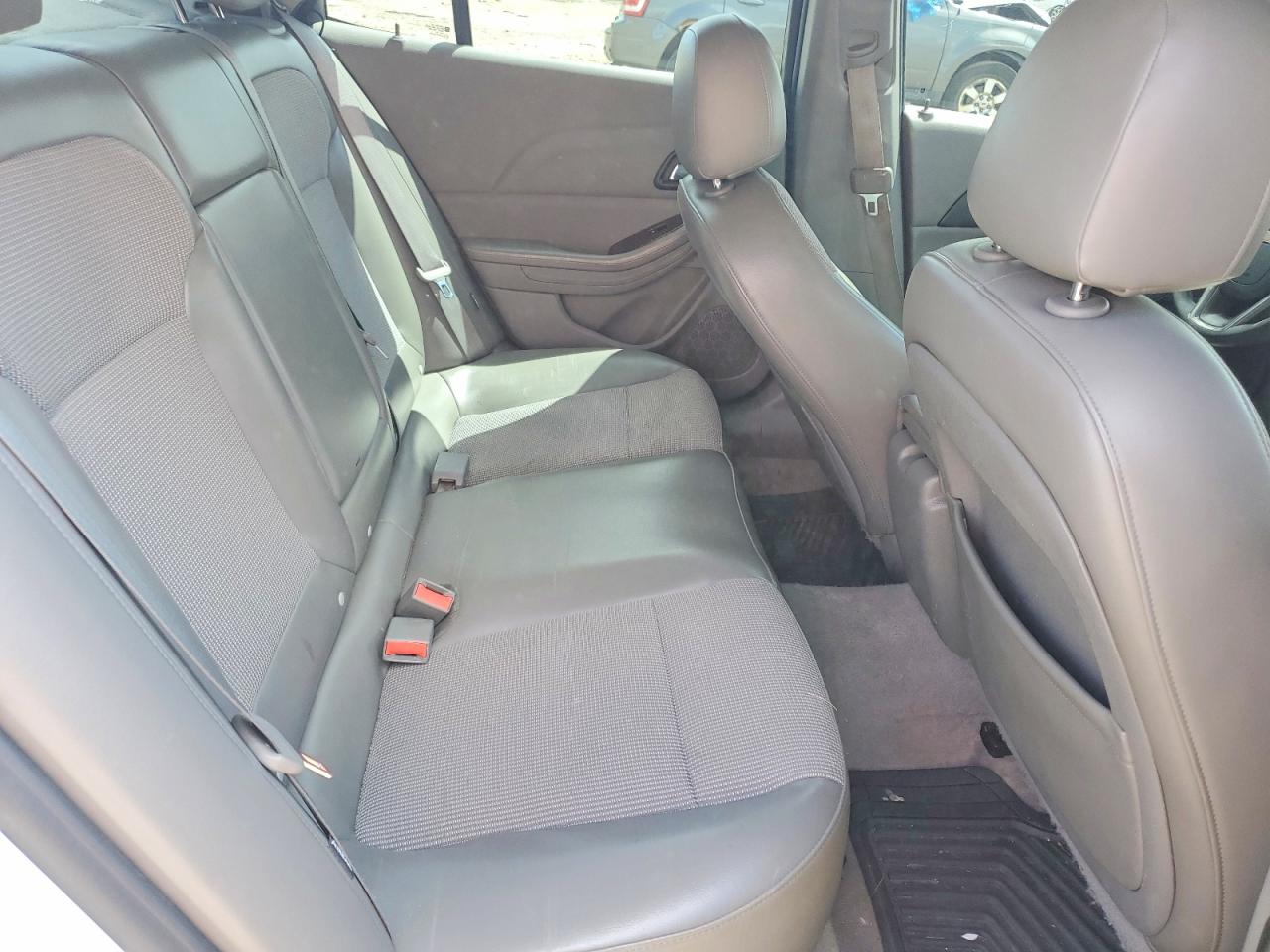 2013 Chevrolet Malibu 1lt White vin: 1G11C5SA6DF327965
