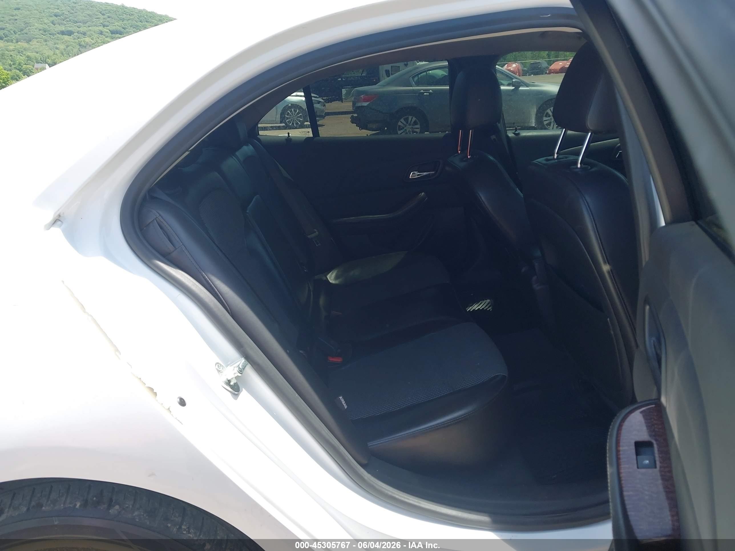 2013 Chevrolet Malibu 1lt White vin: 1G11C5SA7DF318112