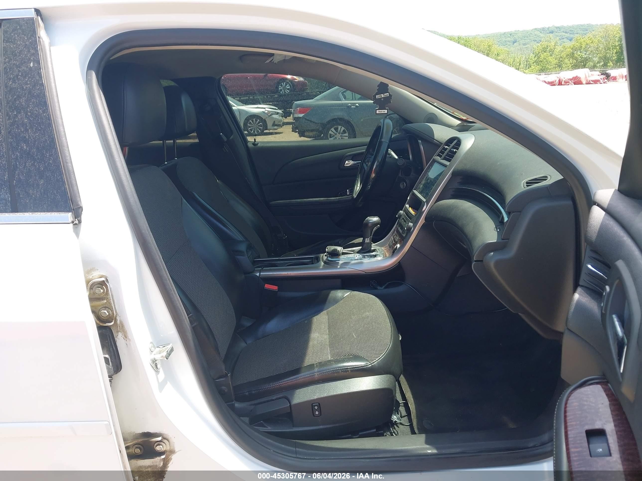 2013 Chevrolet Malibu 1lt White vin: 1G11C5SA7DF318112