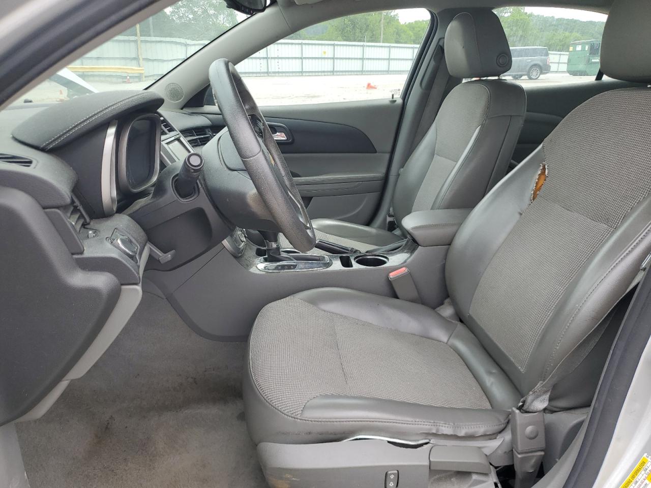 2016 Chevrolet Malibu Limited Lt Silver vin: 1G11C5SA7GF125334 Damage: Left Front Seat, Worn, Replacement Required