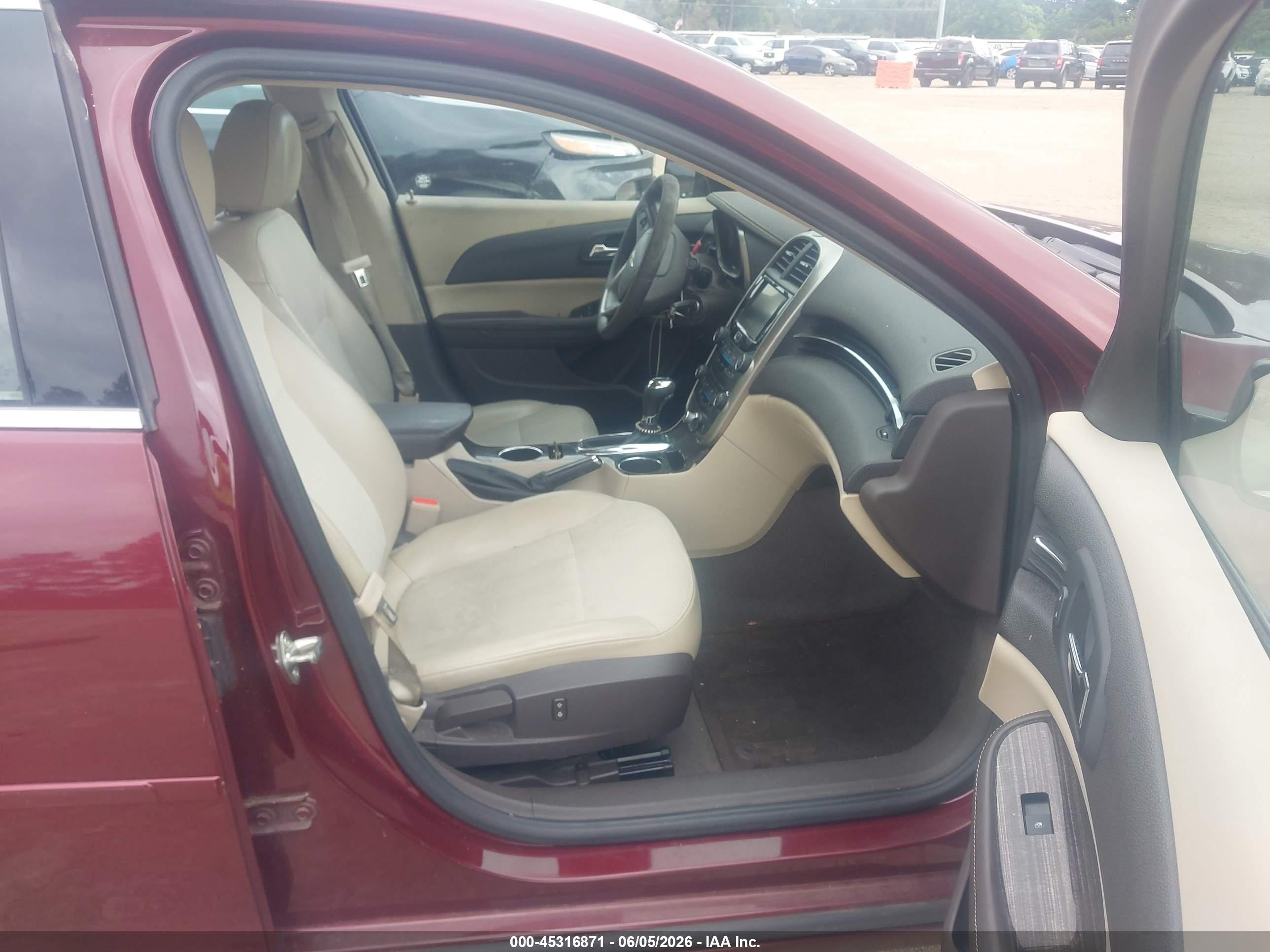2015 Chevrolet Malibu 1lt Maroon vin: 1G11C5SL0FF122100