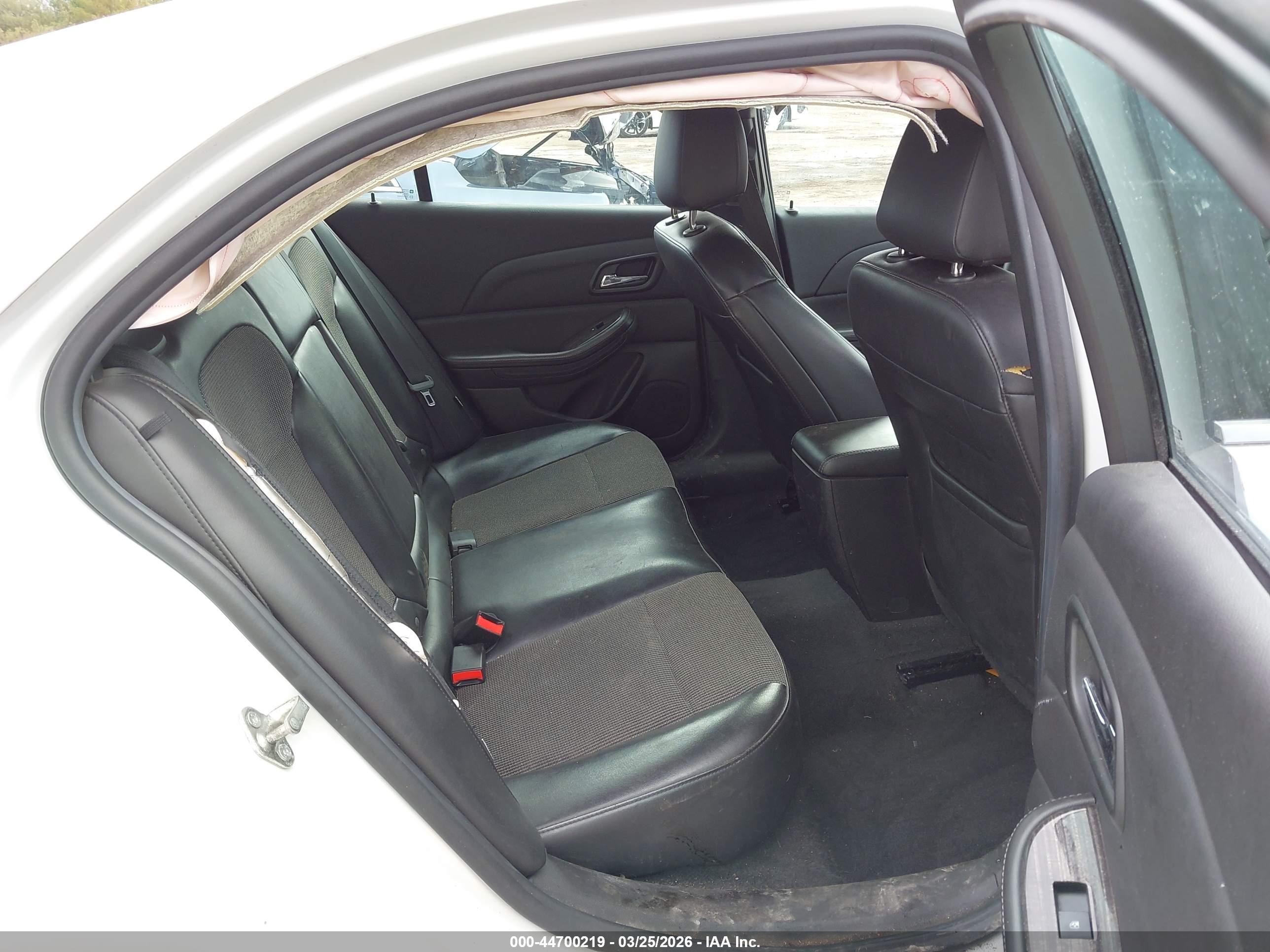 2015 Chevrolet Malibu 1lt Белый vin: 1G11C5SL1FU119931
