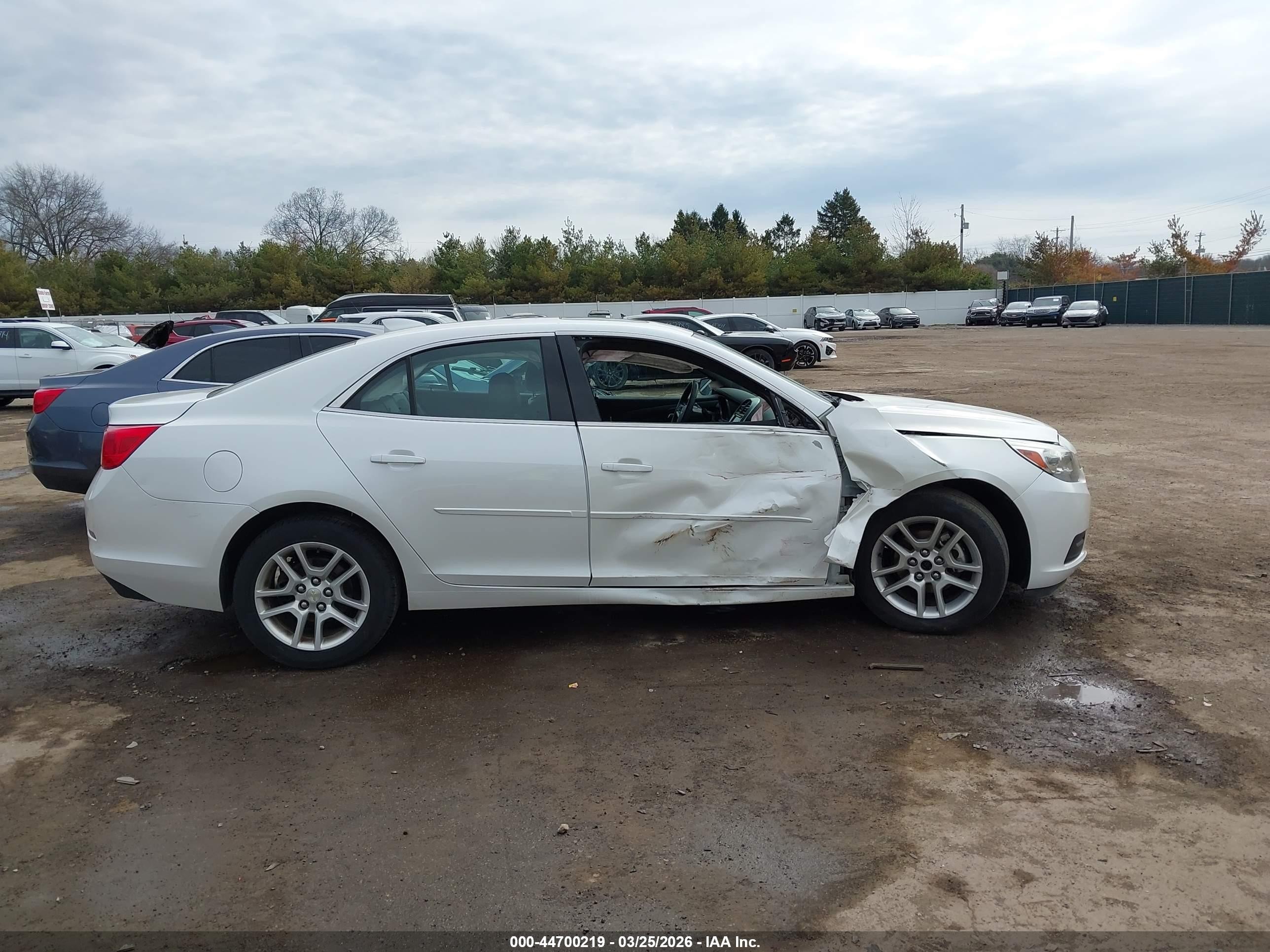 2015 Chevrolet Malibu 1lt Белый vin: 1G11C5SL1FU119931