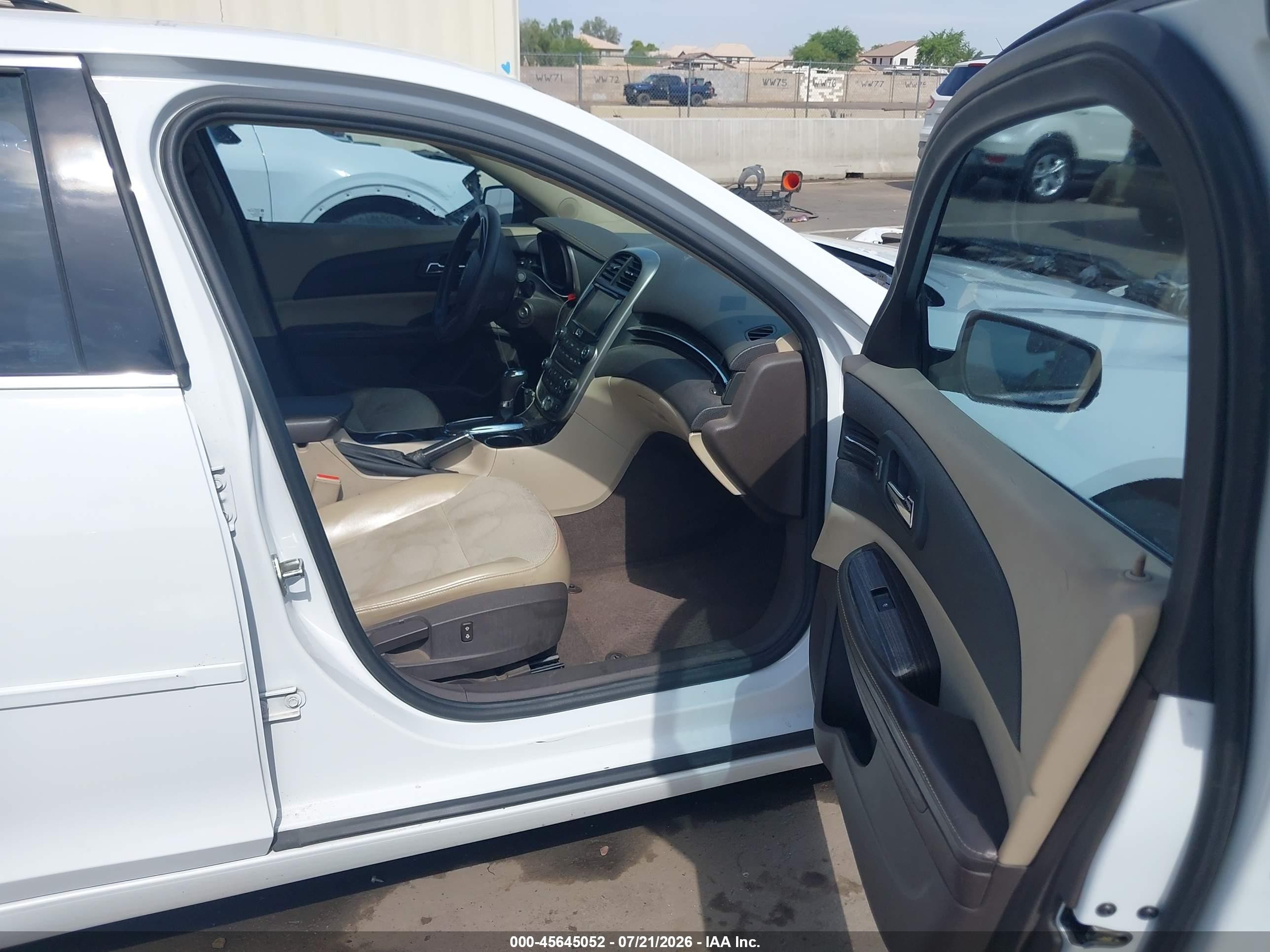 2014 Chevrolet Malibu 1lt White vin: 1G11C5SL2EF139317