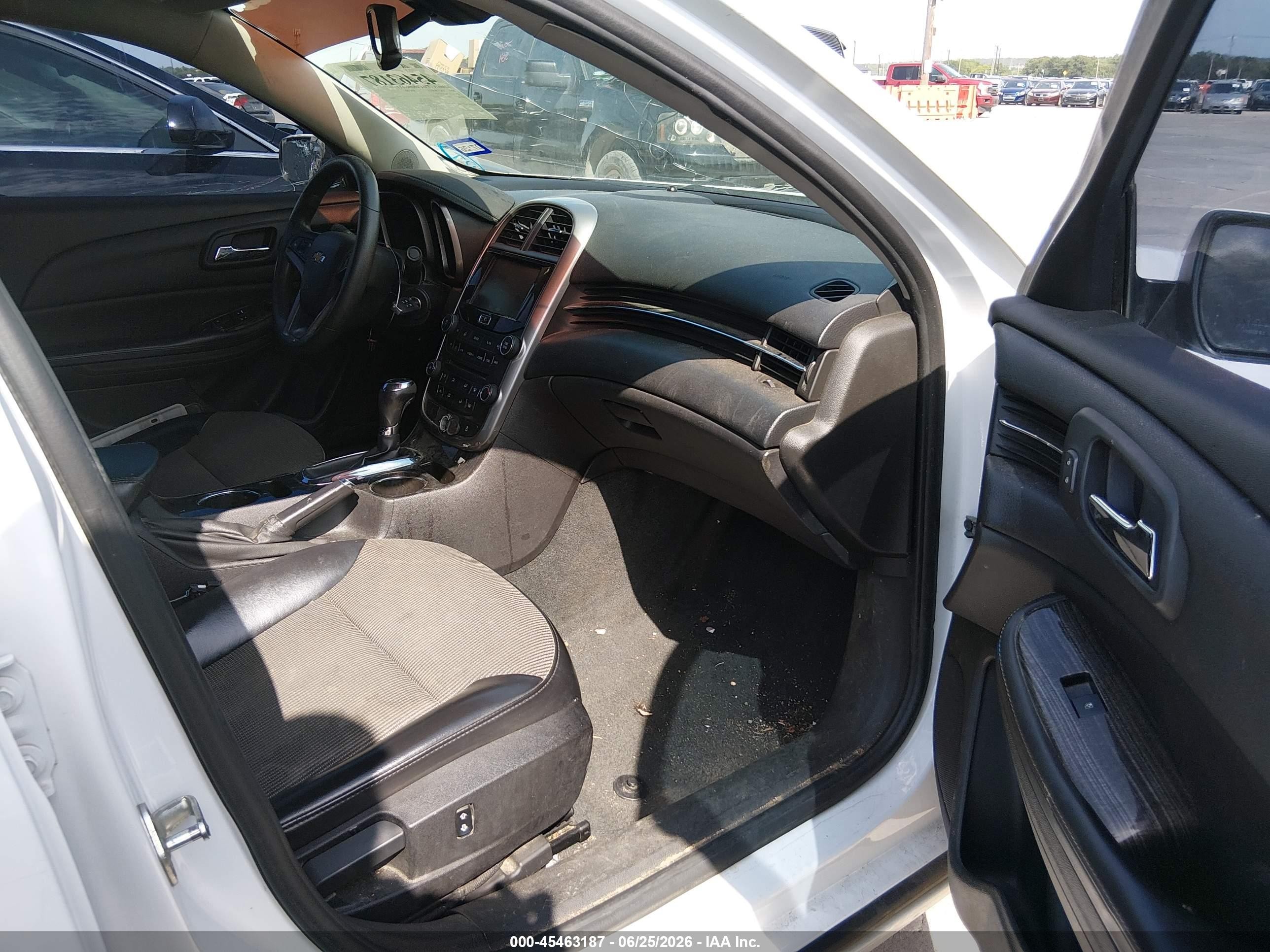 2014 Chevrolet Malibu 1lt White vin: 1G11C5SL2EF155629