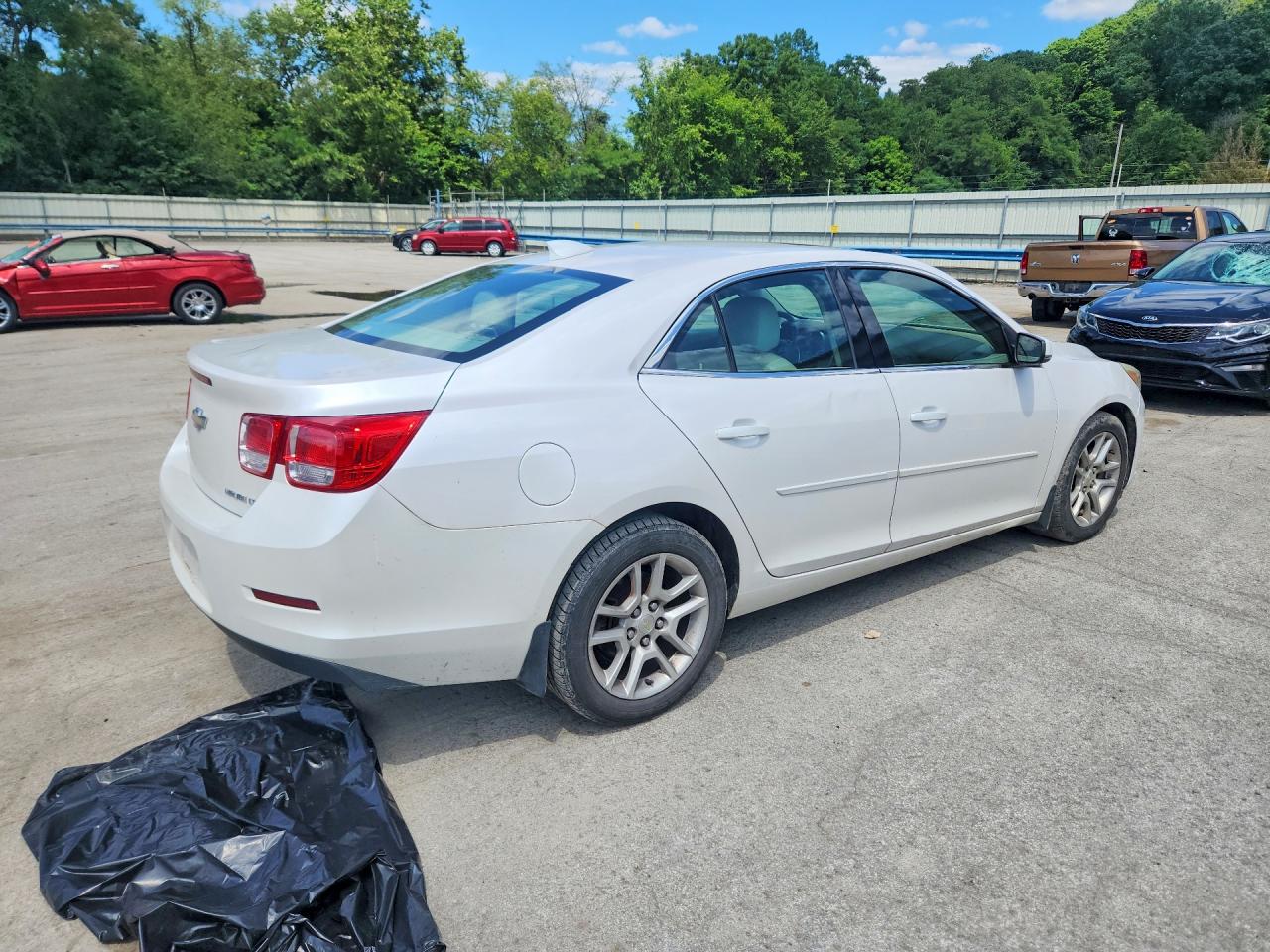2015 Chevrolet Malibu 1lt White vin: 1G11C5SL3FF235006