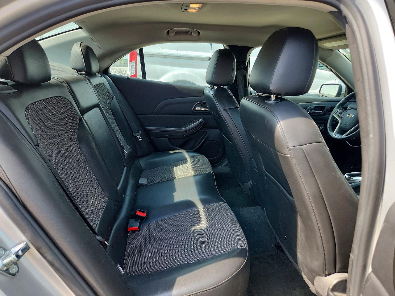 2015 Chevrolet Malibu 1lt Silver vin: 1G11C5SL4FF323711