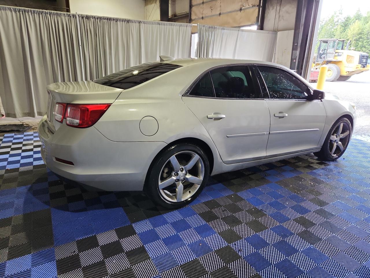 2015 Chevrolet Malibu 1lt Tan vin: 1G11C5SL5FF270260 Damage: Right Qtr Panel, Dent(S) W/ Paint Dmg, > 12 Inches