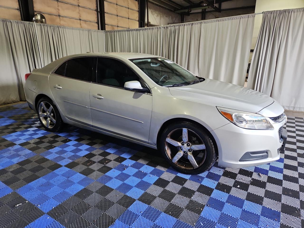 2015 Chevrolet Malibu 1lt Tan vin: 1G11C5SL5FF270260 Damage: Right Front Door, Heavy Scratch, 4 To 5 Inches