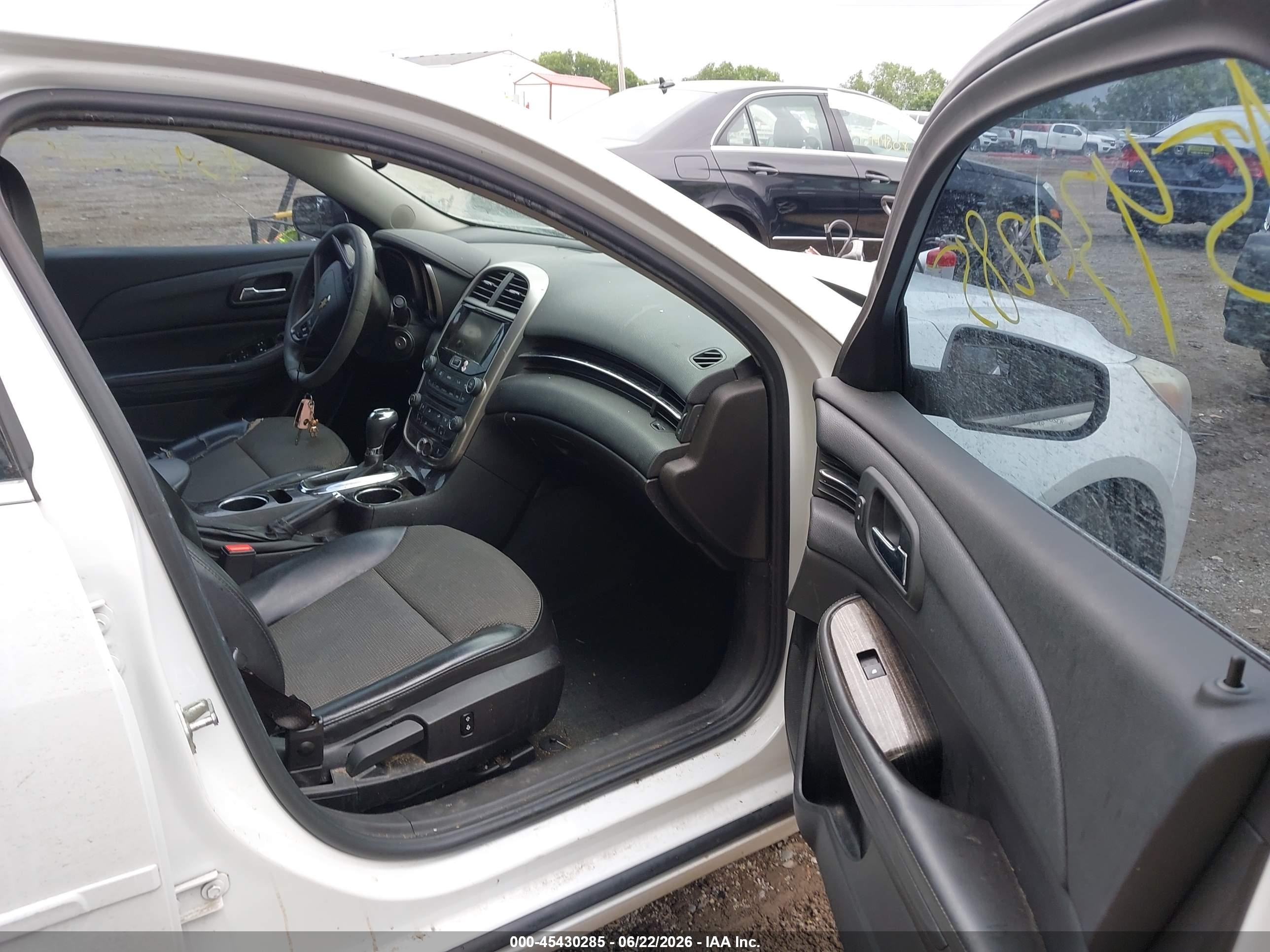 2014 Chevrolet Malibu 1lt White vin: 1G11C5SL6EF258066