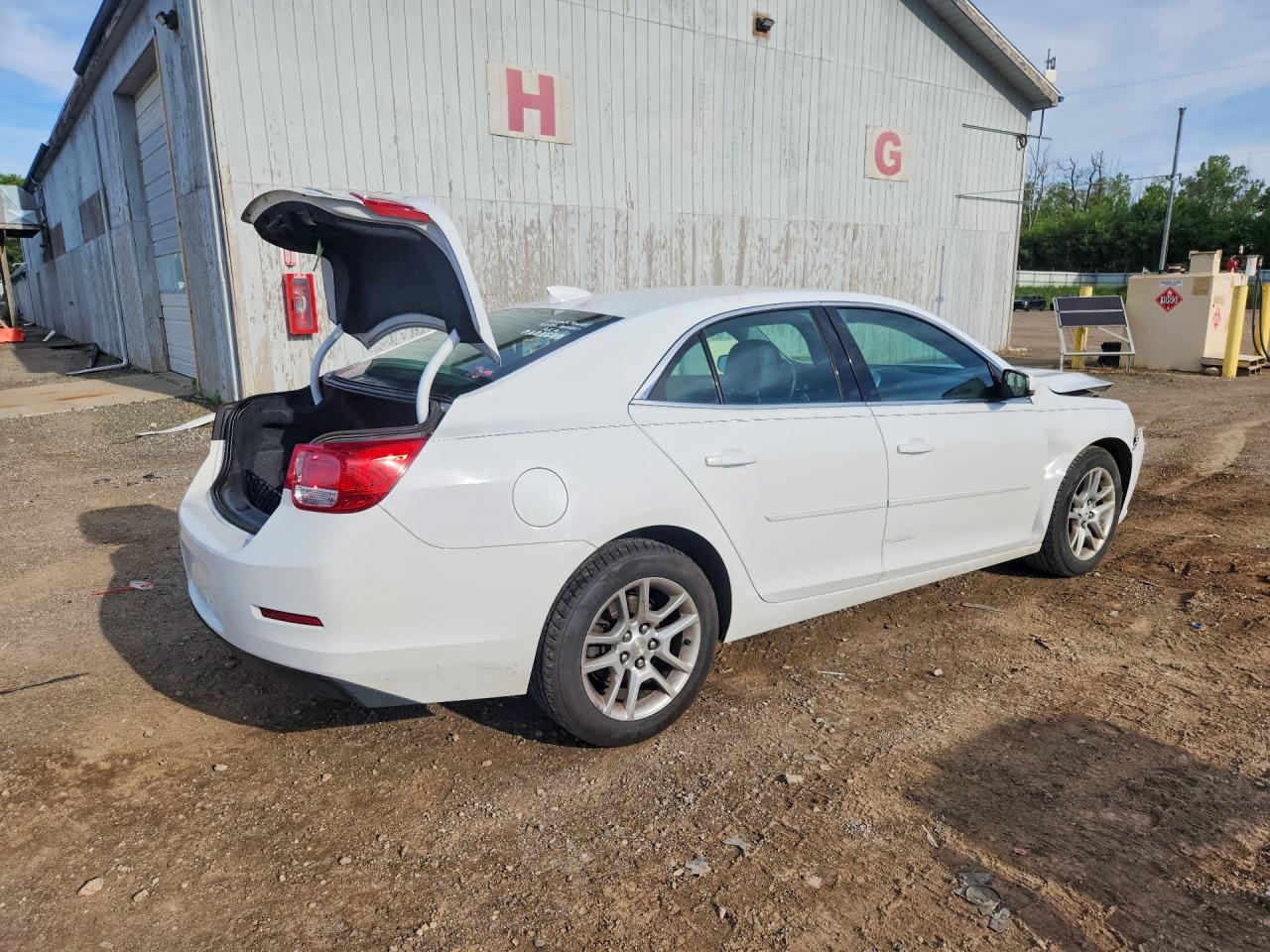 2015 Chevrolet Malibu White vin: 1G11C5SL6FF215235