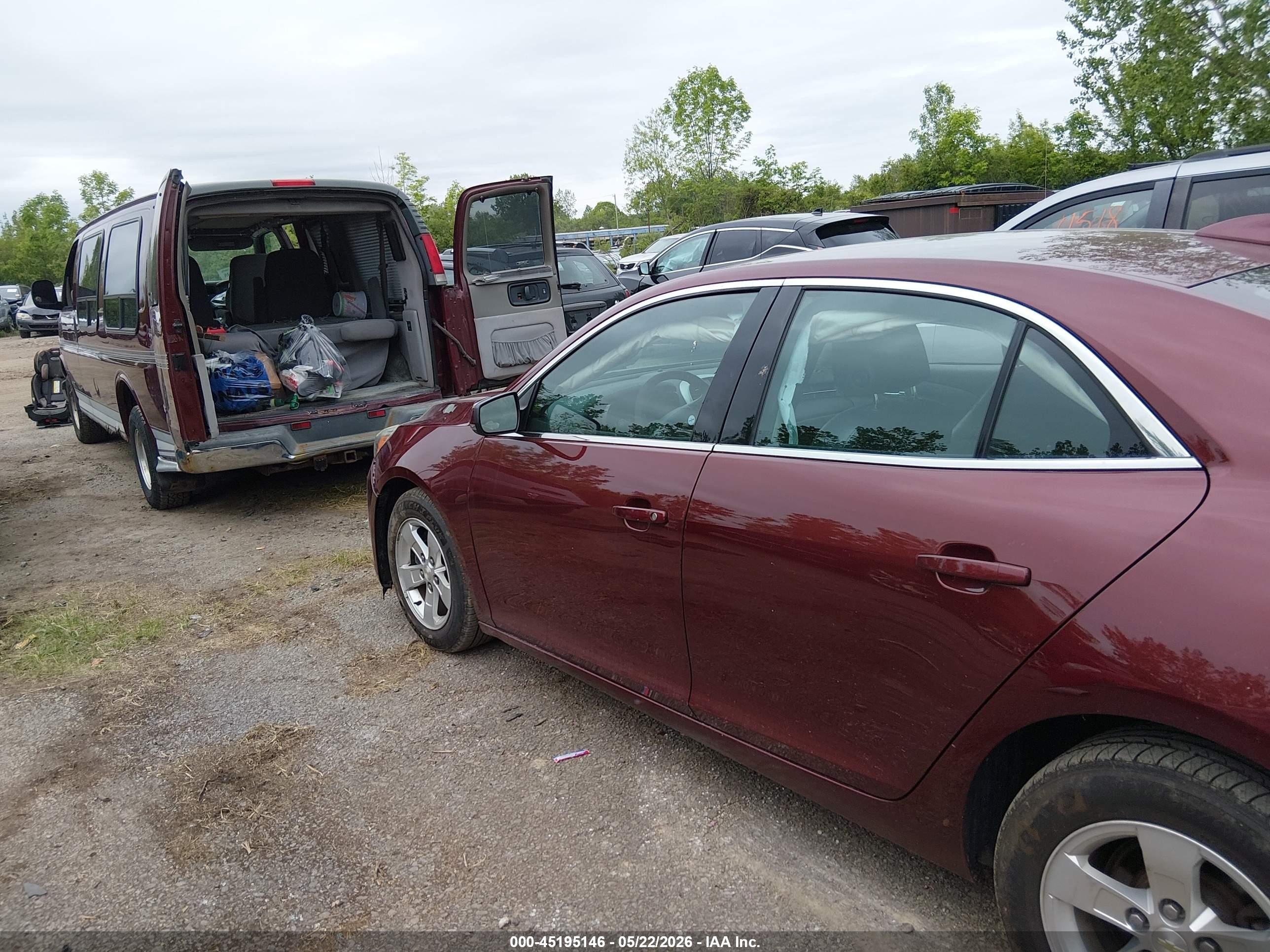2015 Chevrolet Malibu 1lt Maroon vin: 1G11C5SL6FF220581