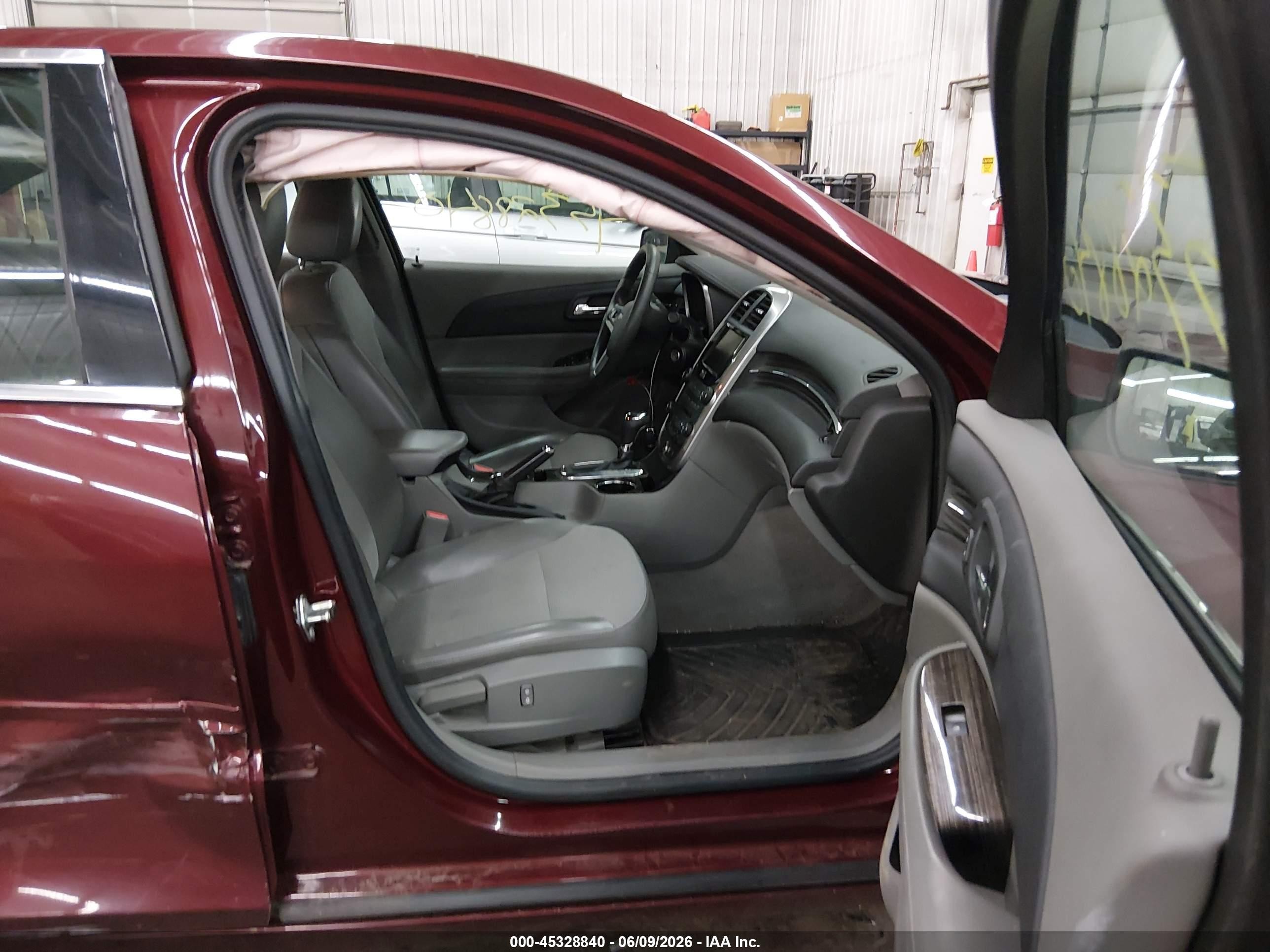 2015 Chevrolet Malibu 1lt Красный vin: 1G11C5SL6FF261910
