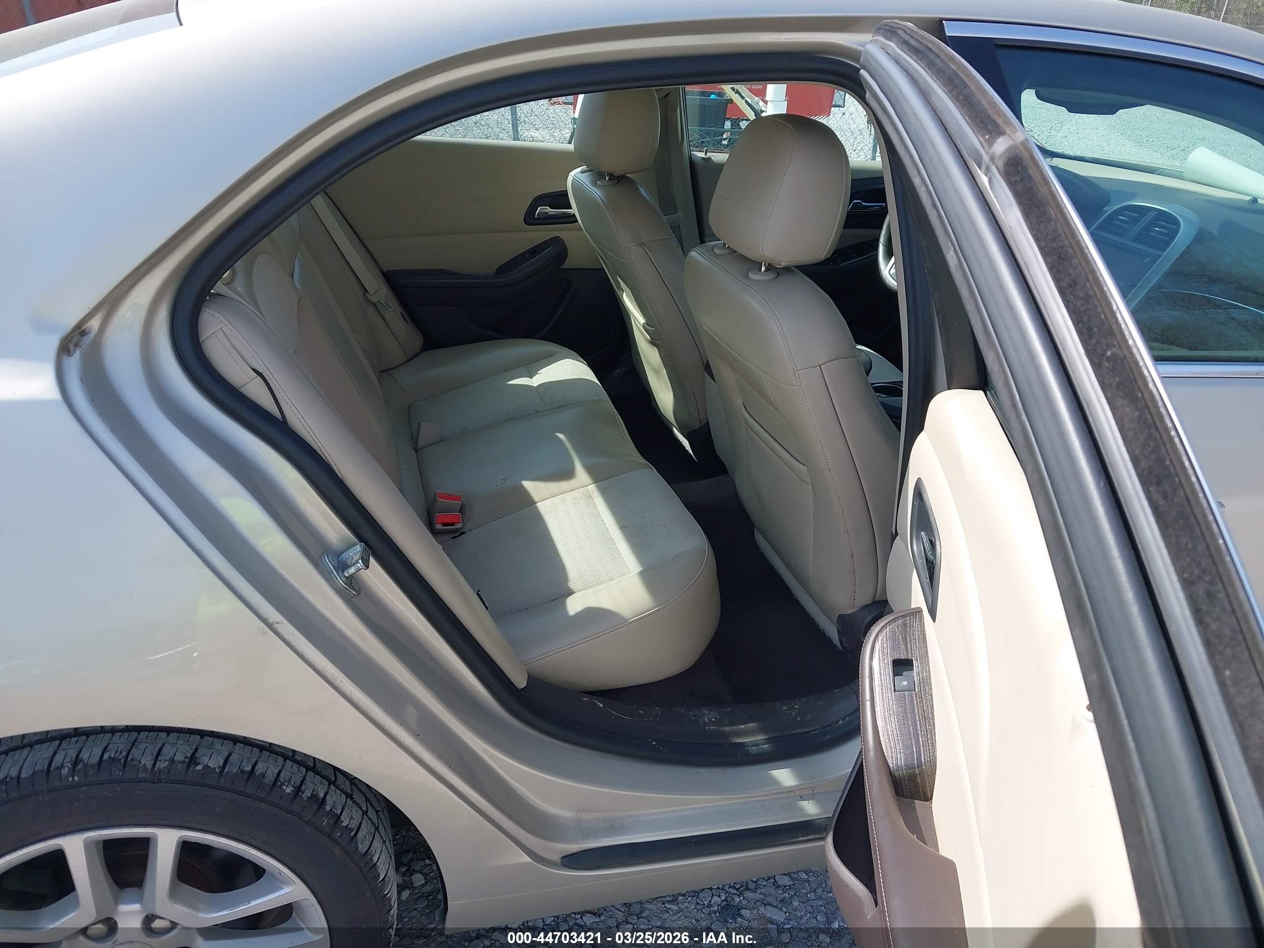 2014 Chevrolet Malibu 1lt Gold vin: 1G11C5SL7EF117653