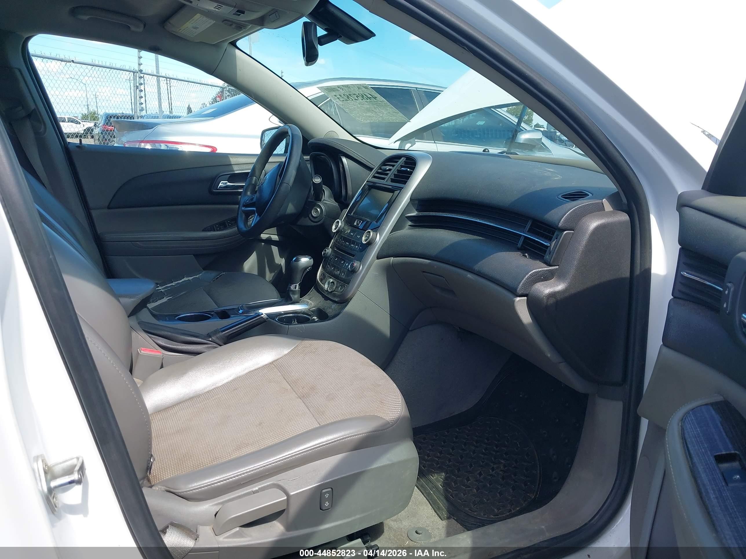 2014 Chevrolet Malibu 1lt White vin: 1G11C5SL7EF304861