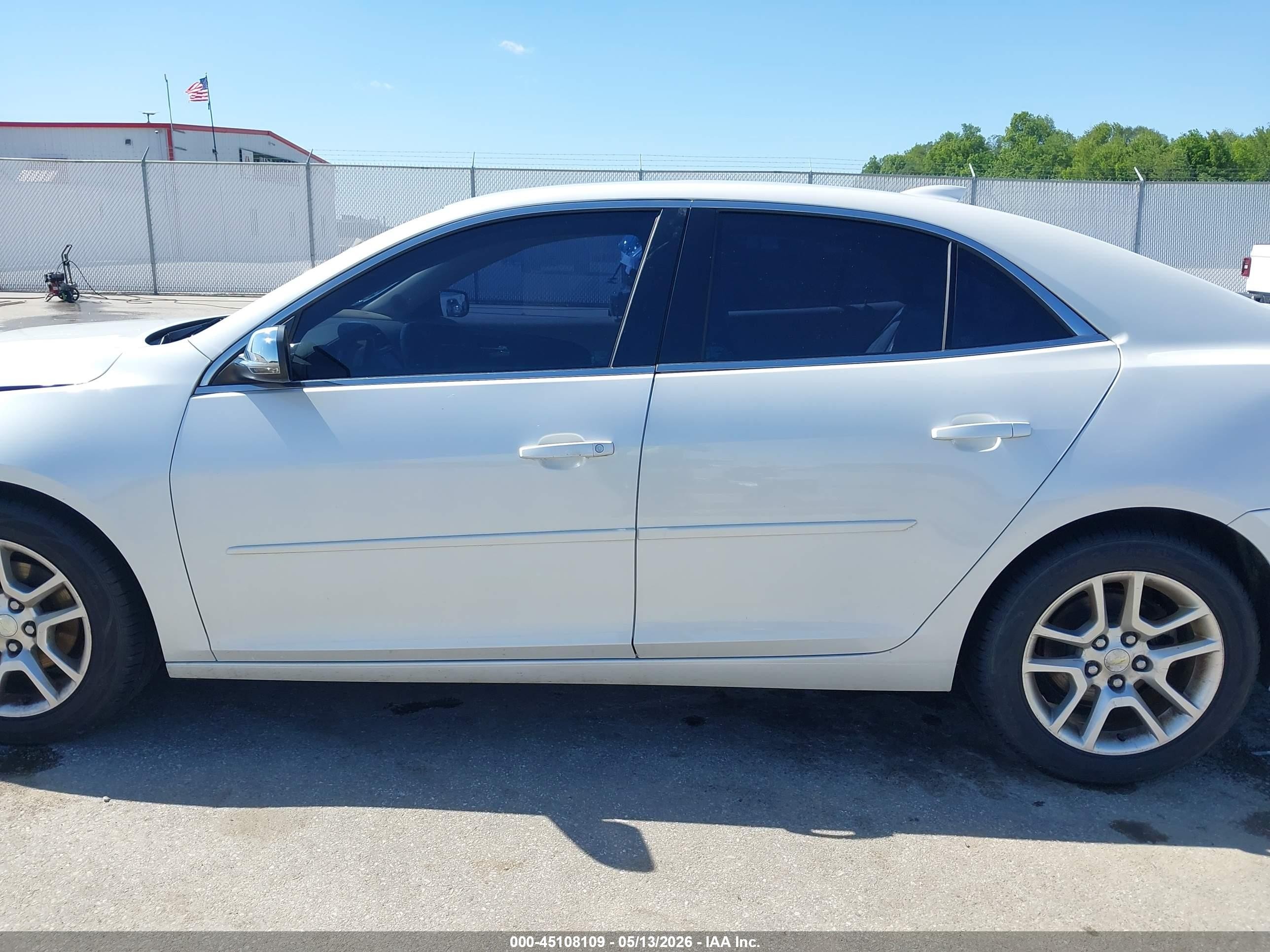 2015 Chevrolet Malibu 1lt White vin: 1G11C5SL8FU151579