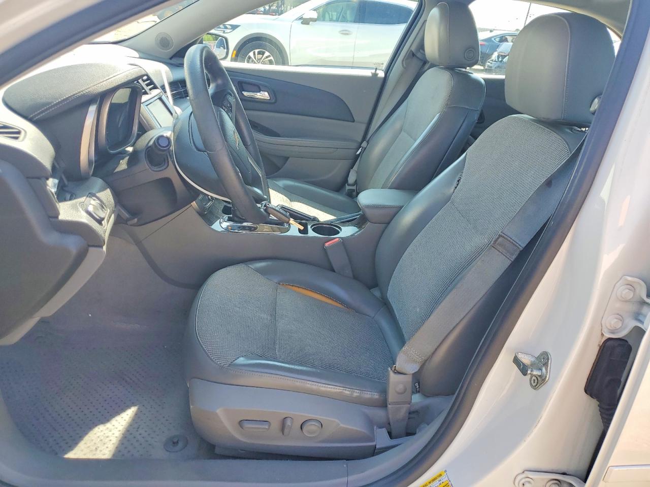 2014 Chevrolet Malibu 1lt White vin: 1G11C5SL9EF189552