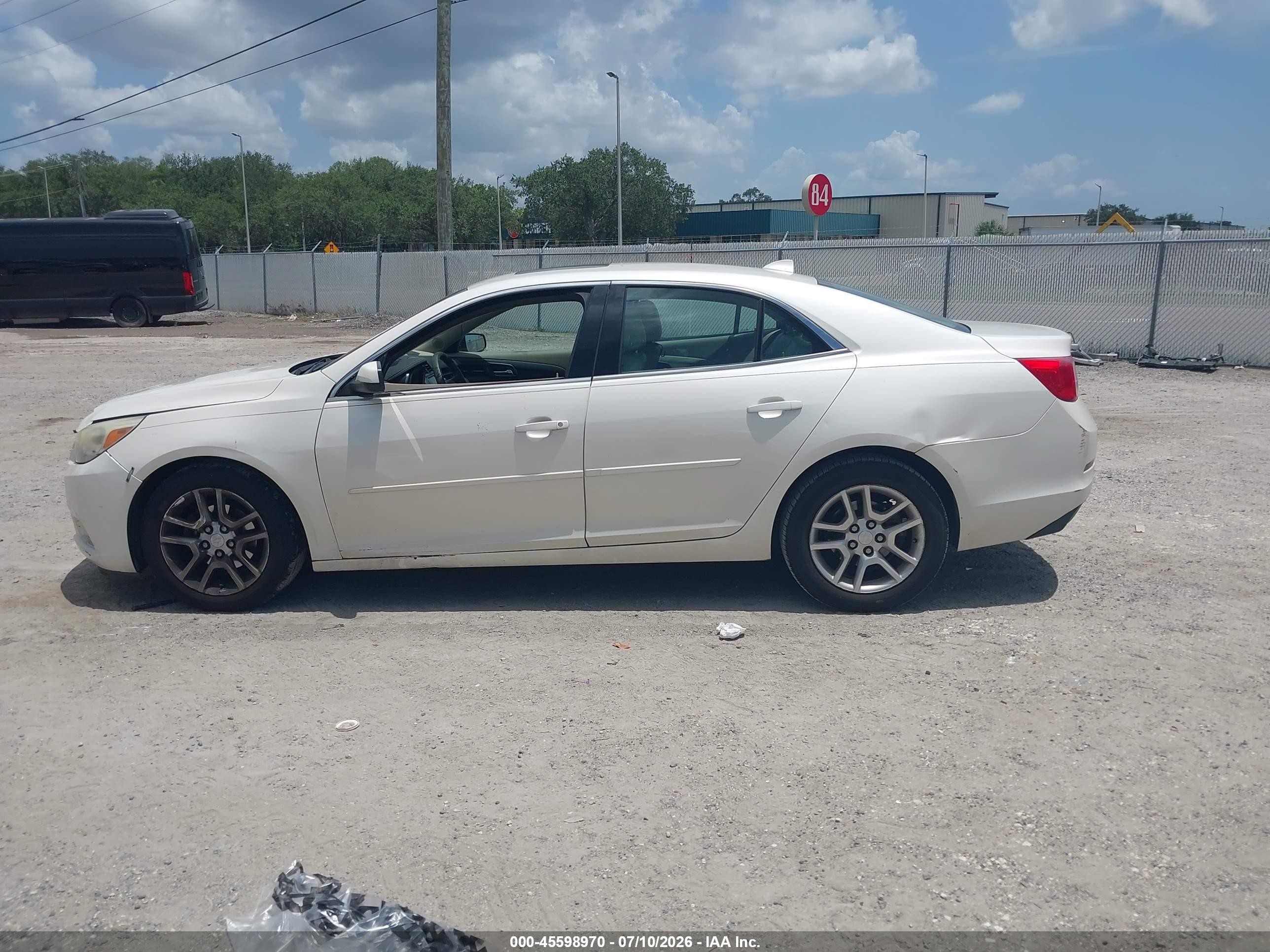 2014 Chevrolet Malibu 1lt White vin: 1G11C5SLXEF274836