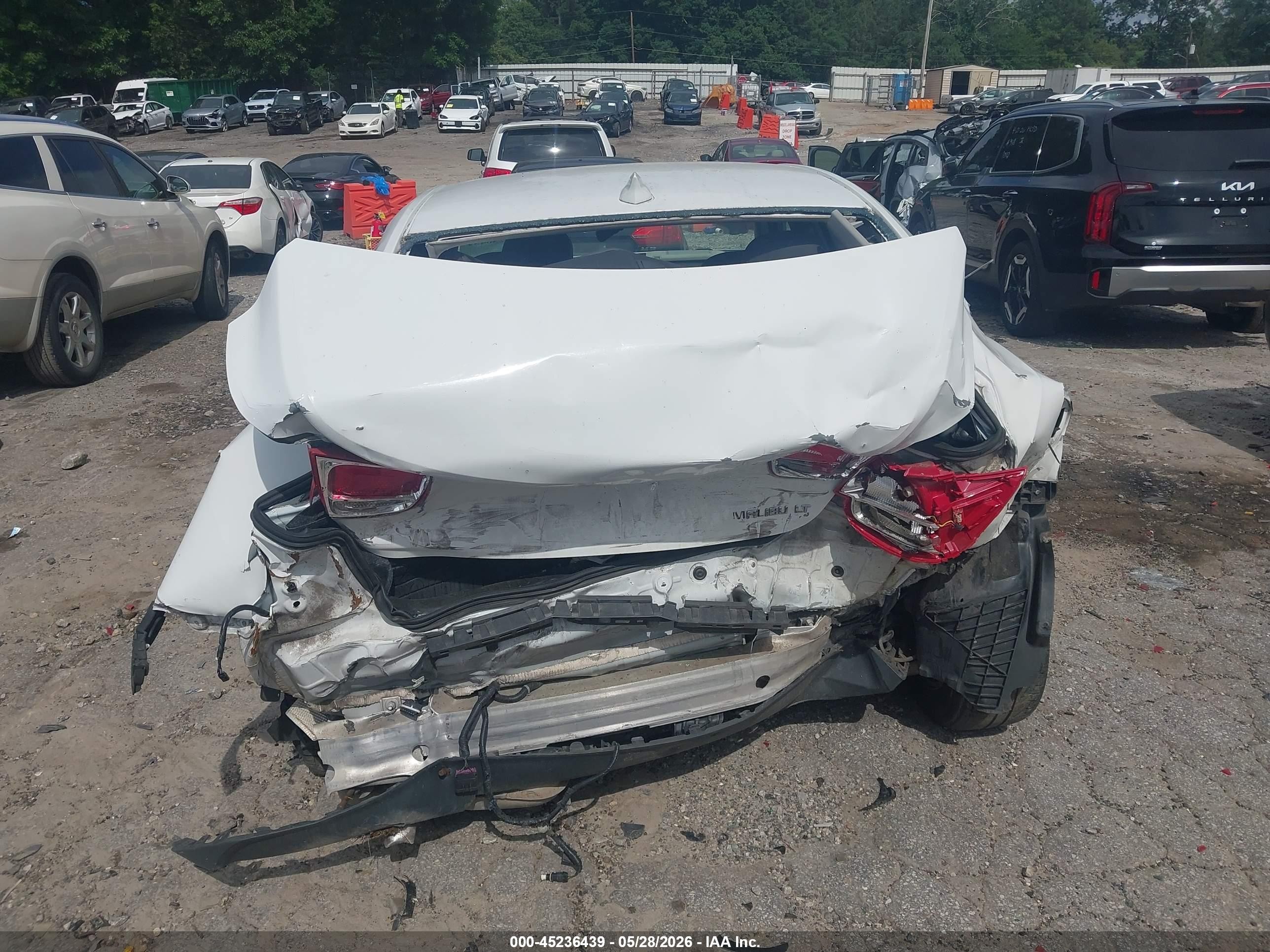 2015 Chevrolet Malibu 1lt White vin: 1G11C5SLXFF226089