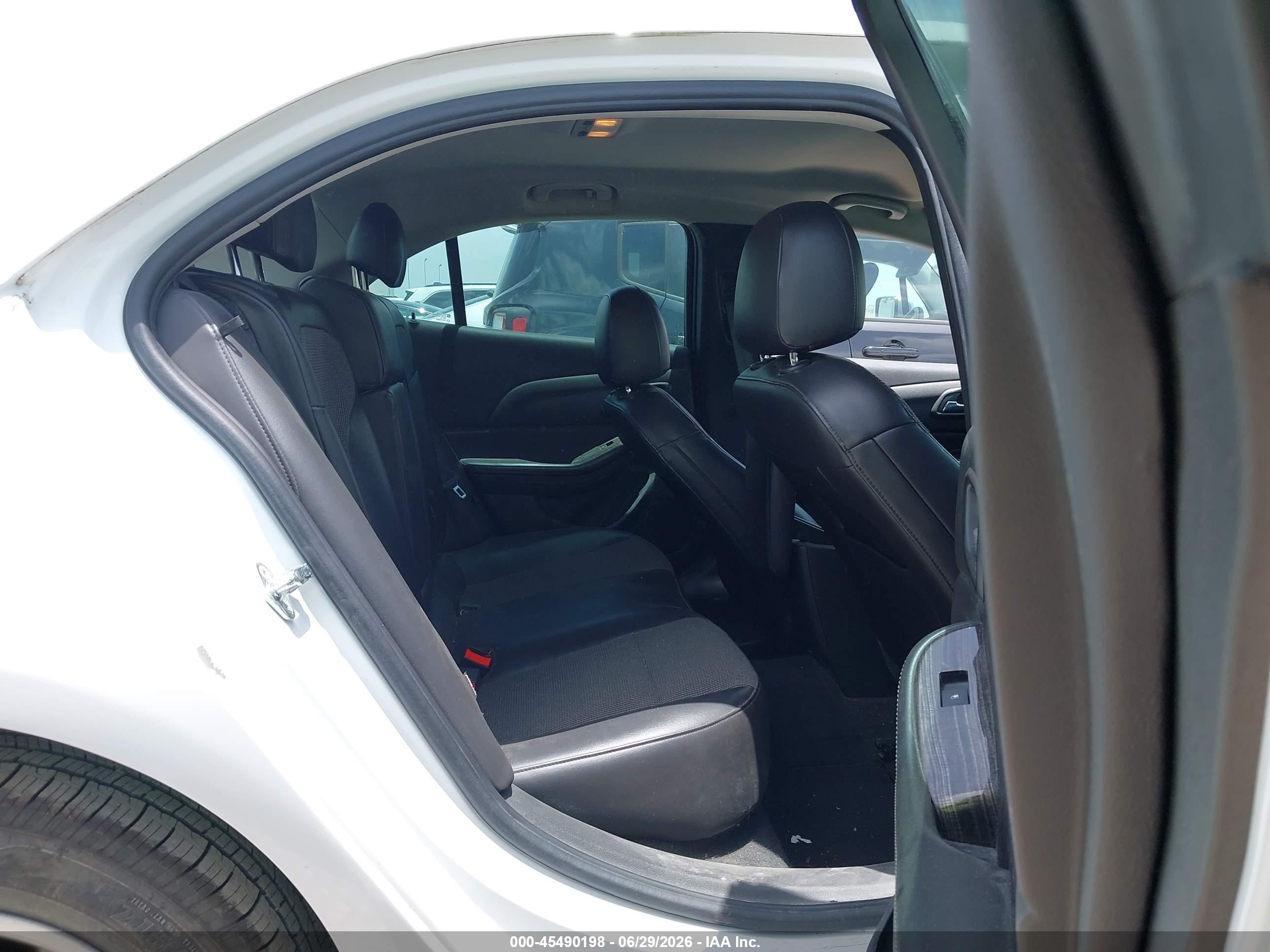 2015 Chevrolet Malibu 1lt White vin: 1G11C5SLXFF302233