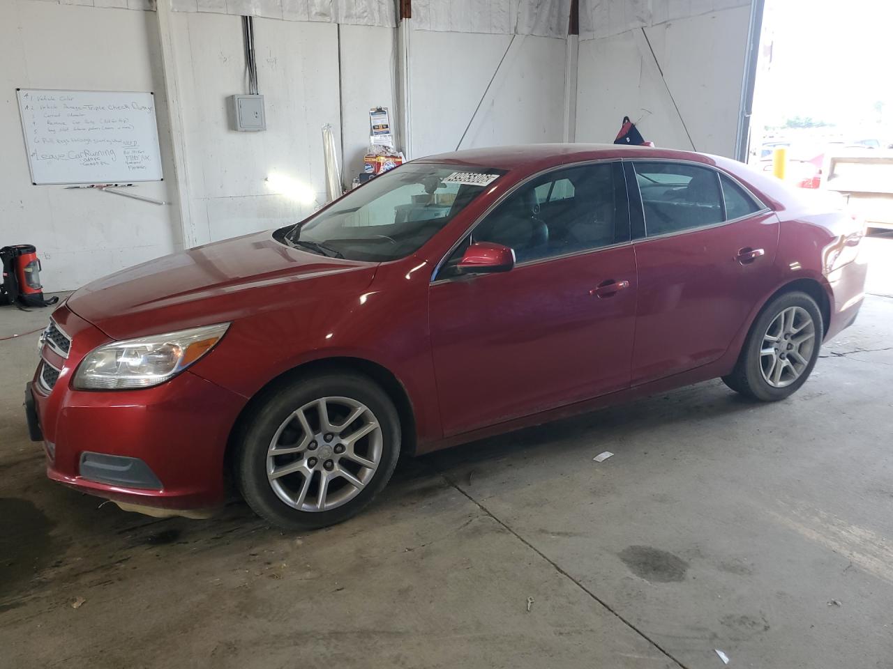 2013 Chevrolet Malibu 1lt Красный vin: 1G11D5RR8DF115304 Damage: Left Front Fender, Chipped, 1