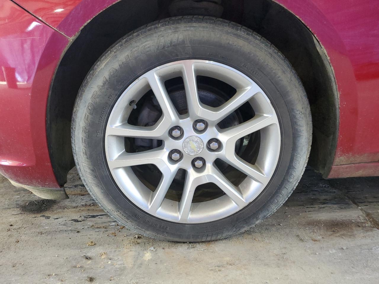 2013 Chevrolet Malibu 1lt Красный vin: 1G11D5RR8DF115304 Damage: Left Front Wheel, Curb Rash, 1/2 To 1 Inch