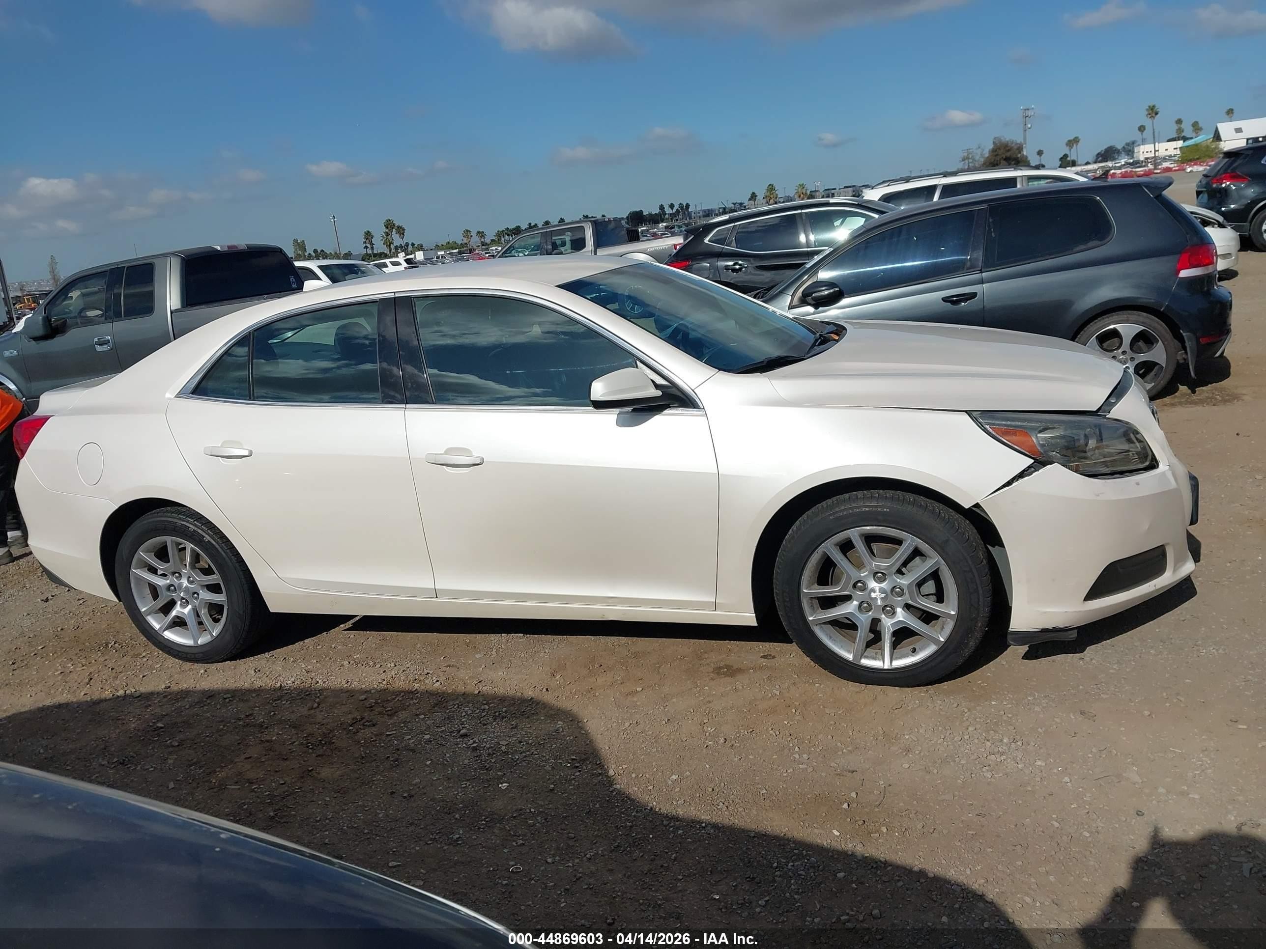 2013 Chevrolet Malibu Eco Белый vin: 1G11D5RR9DF112847