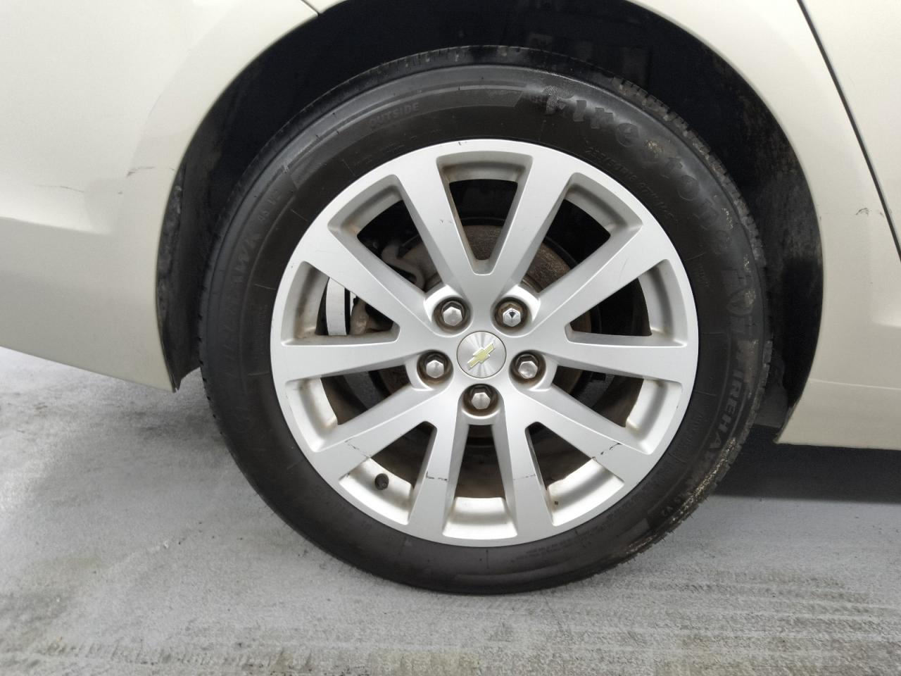 2015 Chevrolet Malibu 2lt Beige vin: 1G11D5SL5FF222044 Damage: Right Rear Wheel, Curb Rash, 9 To 10 Inches