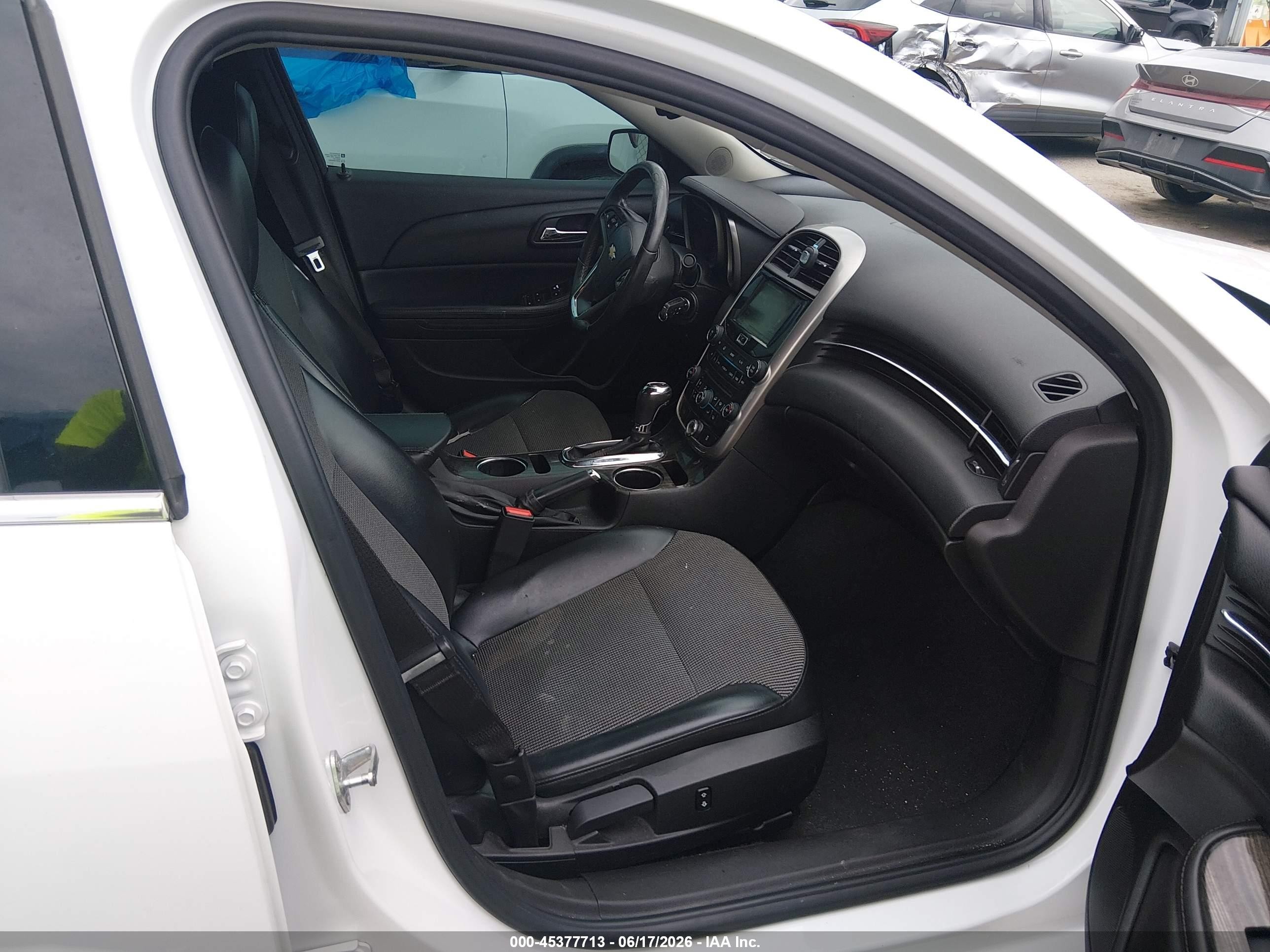 2015 Chevrolet Malibu 2lt Белый vin: 1G11D5SL9FF129110