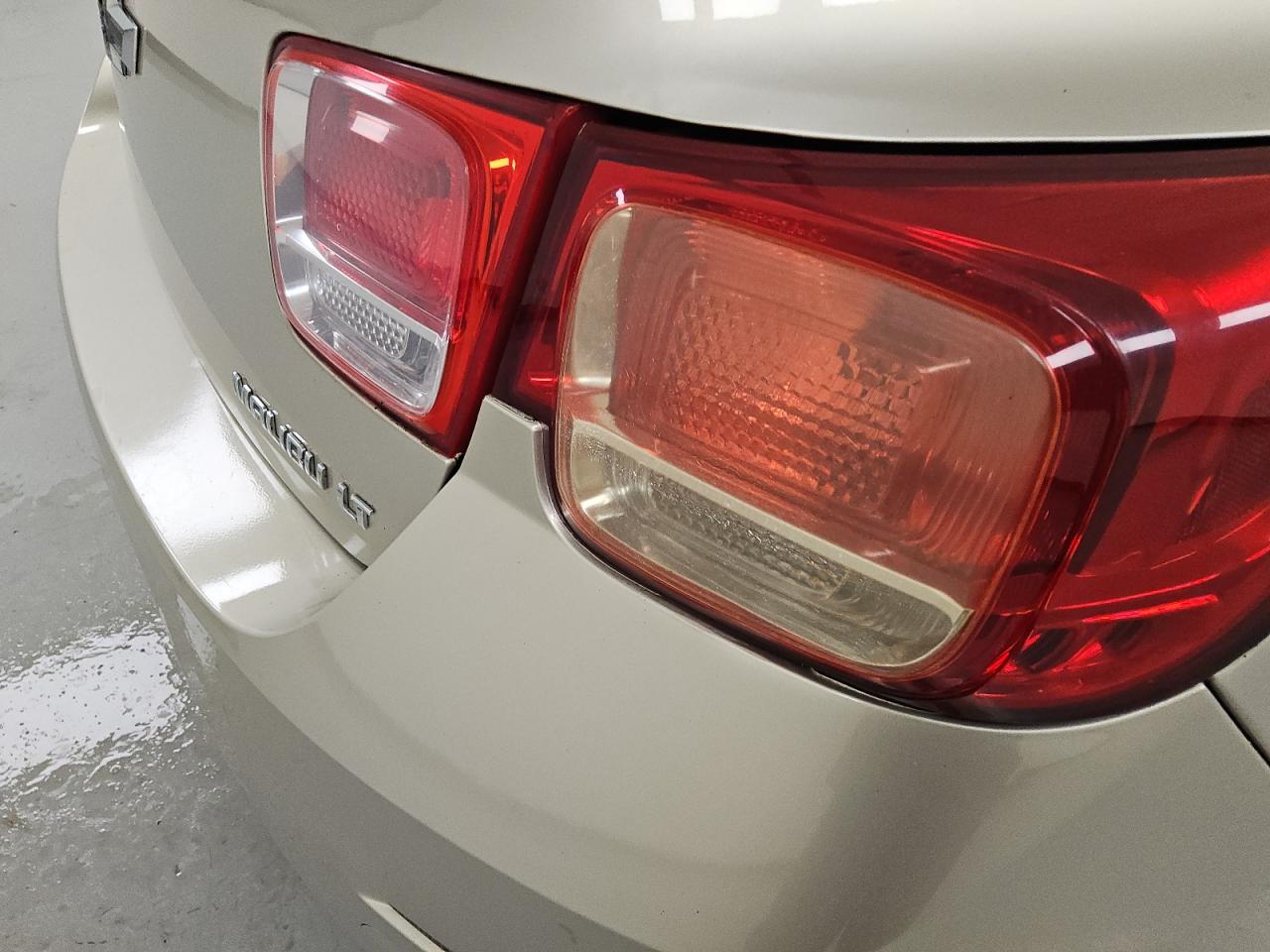 2015 Chevrolet Malibu 2lt Beige vin: 1G11D5SL9FF264572 Damage: Right Tail Light, Faded, Repair Required