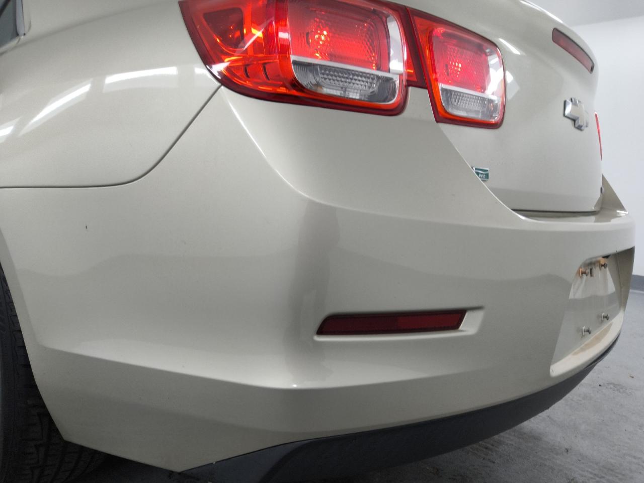 2014 Chevrolet Malibu 2lt Tan vin: 1G11E5SL3EF262604 Damage: Rear Bumper/Cover, Scraped, 1/8 To 1/2 Inch