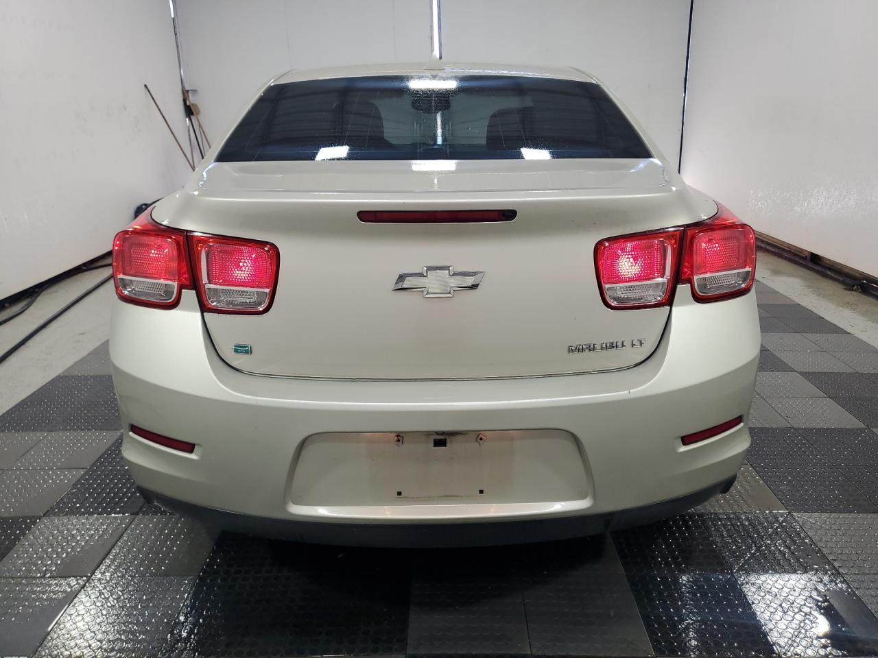 2014 Chevrolet Malibu 2lt Gold vin: 1G11E5SL9EF247881 Damage: Rear Bumper, Heavy Scratch, 1/2 To 1 Inch