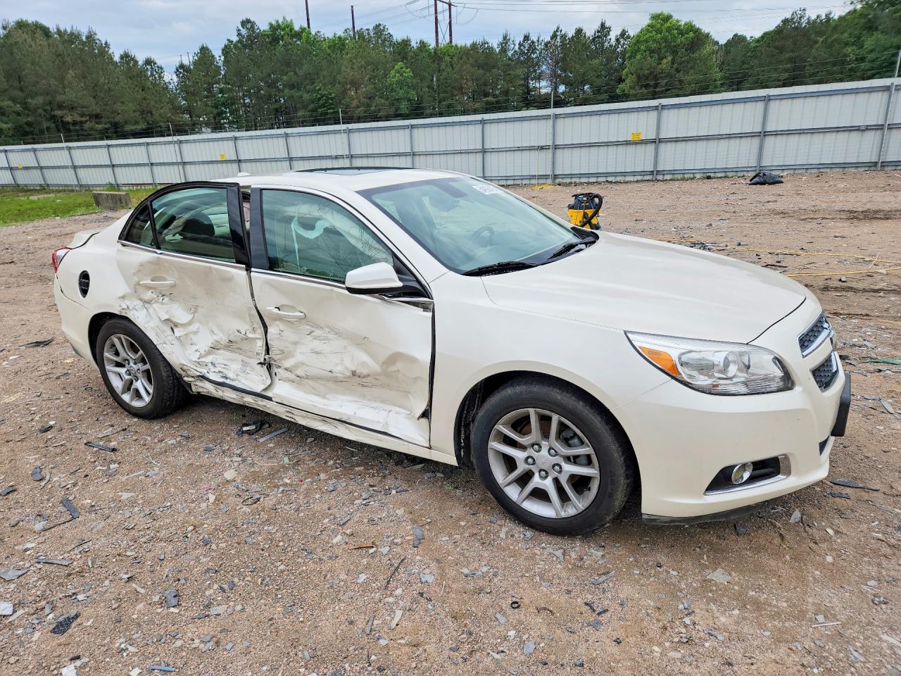 2013 Chevrolet Malibu Cream vin: 1G11F5RR6DF119250