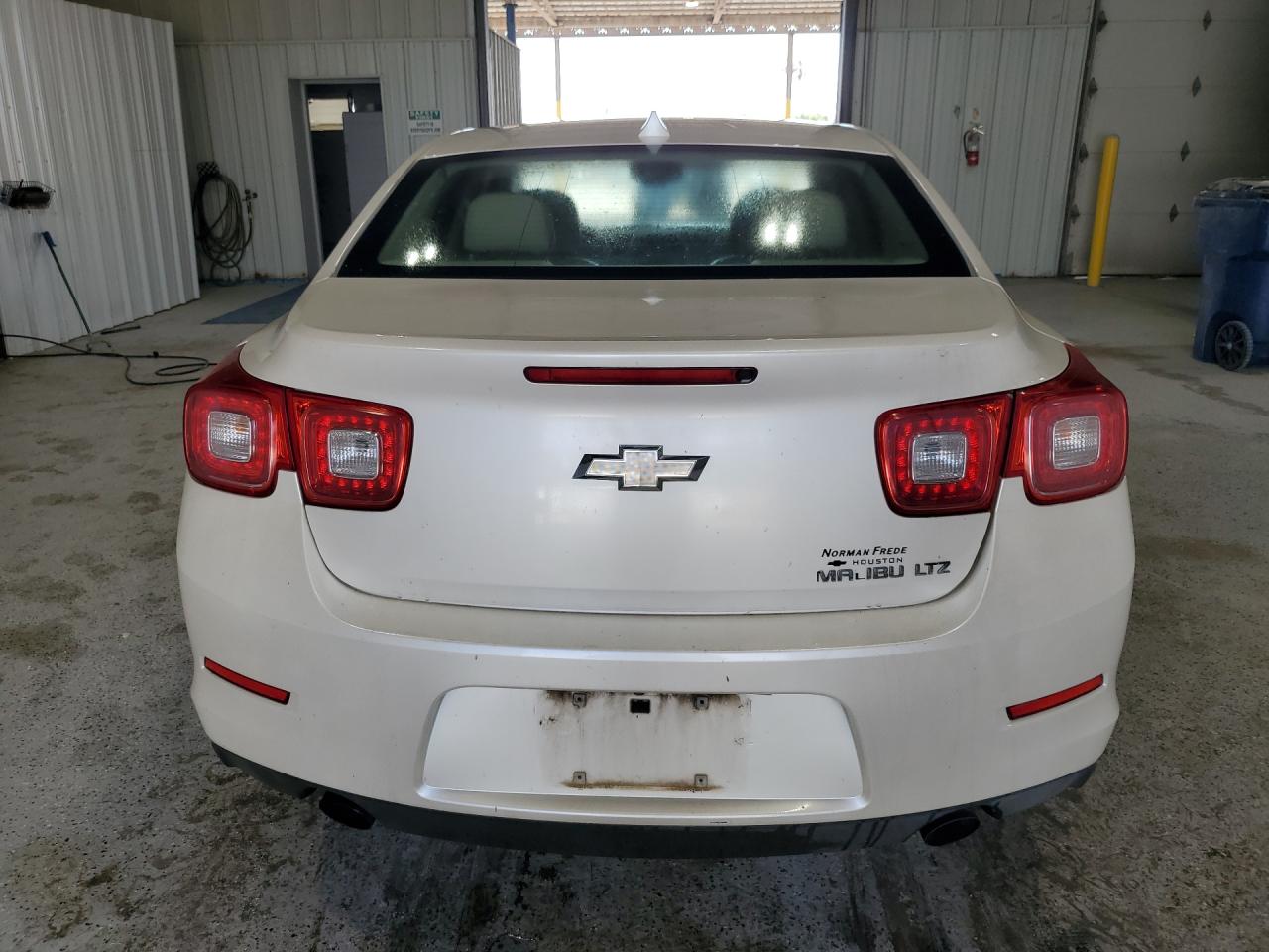 2013 Chevrolet Malibu Ltz White vin: 1G11H5SAXDF138835 Damage: Deck Lid, Chipped, 5