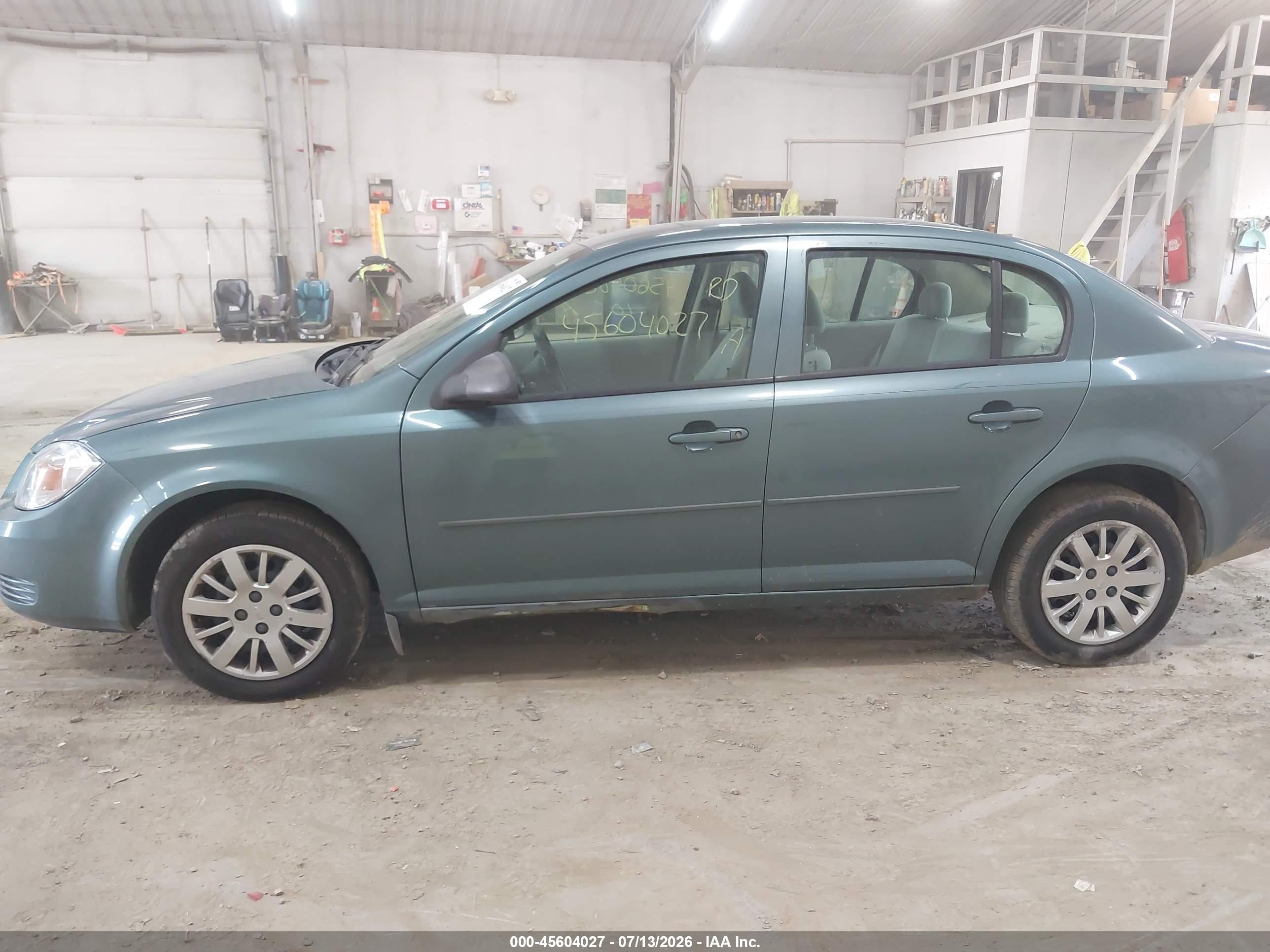 2010 Chevrolet Cobalt Ls Серый vin: 1G1AB5F58A7115848