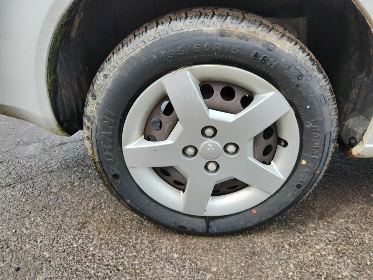 2006 Chevrolet Cobalt Ls Белый vin: 1G1AK55F267688410 Damage: Right Rear Wheel Cover, Broken, Replacement Required