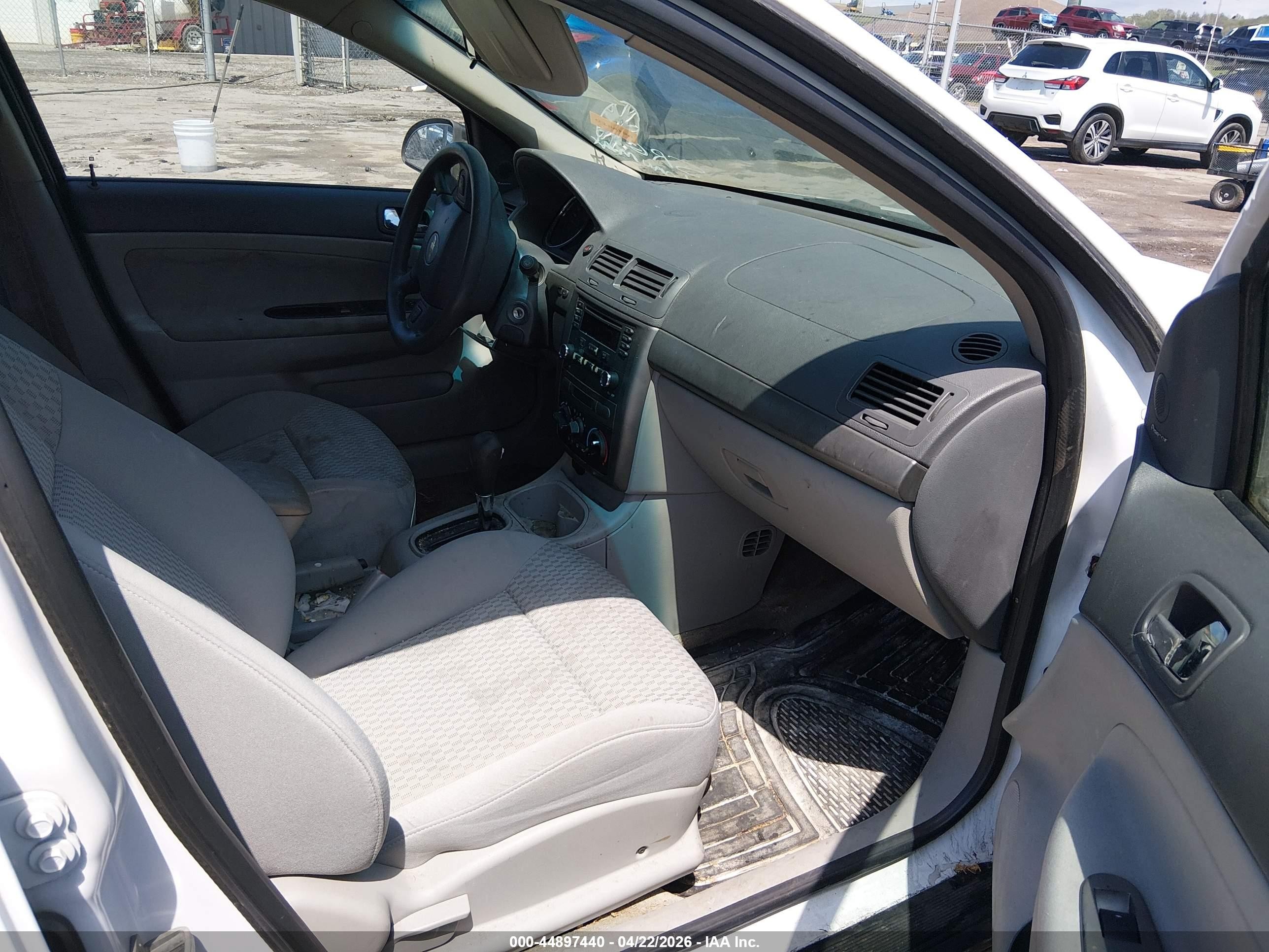 2005 Chevrolet Cobalt Ls White vin: 1G1AL52F957528198