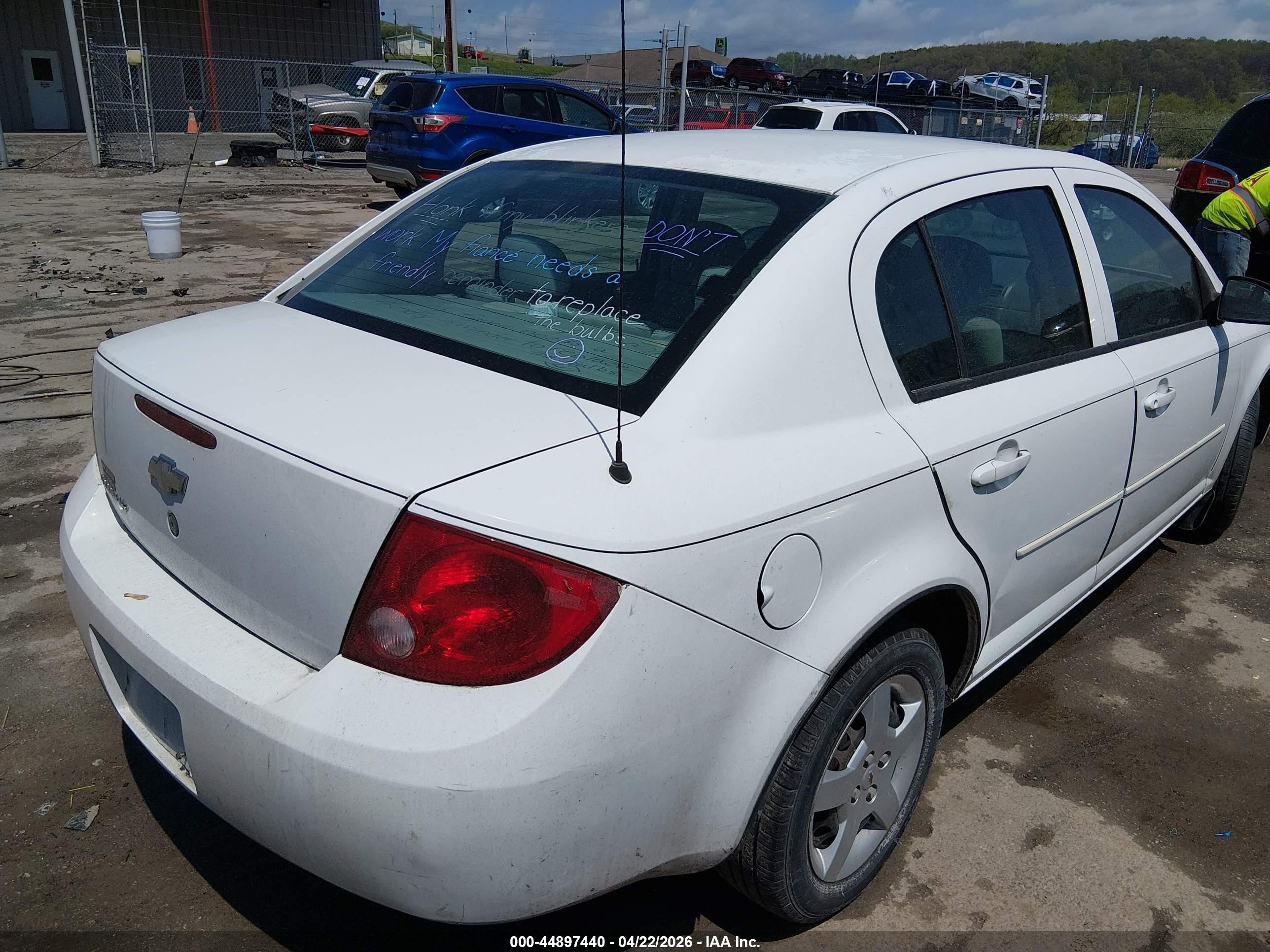 2005 Chevrolet Cobalt Ls White vin: 1G1AL52F957528198