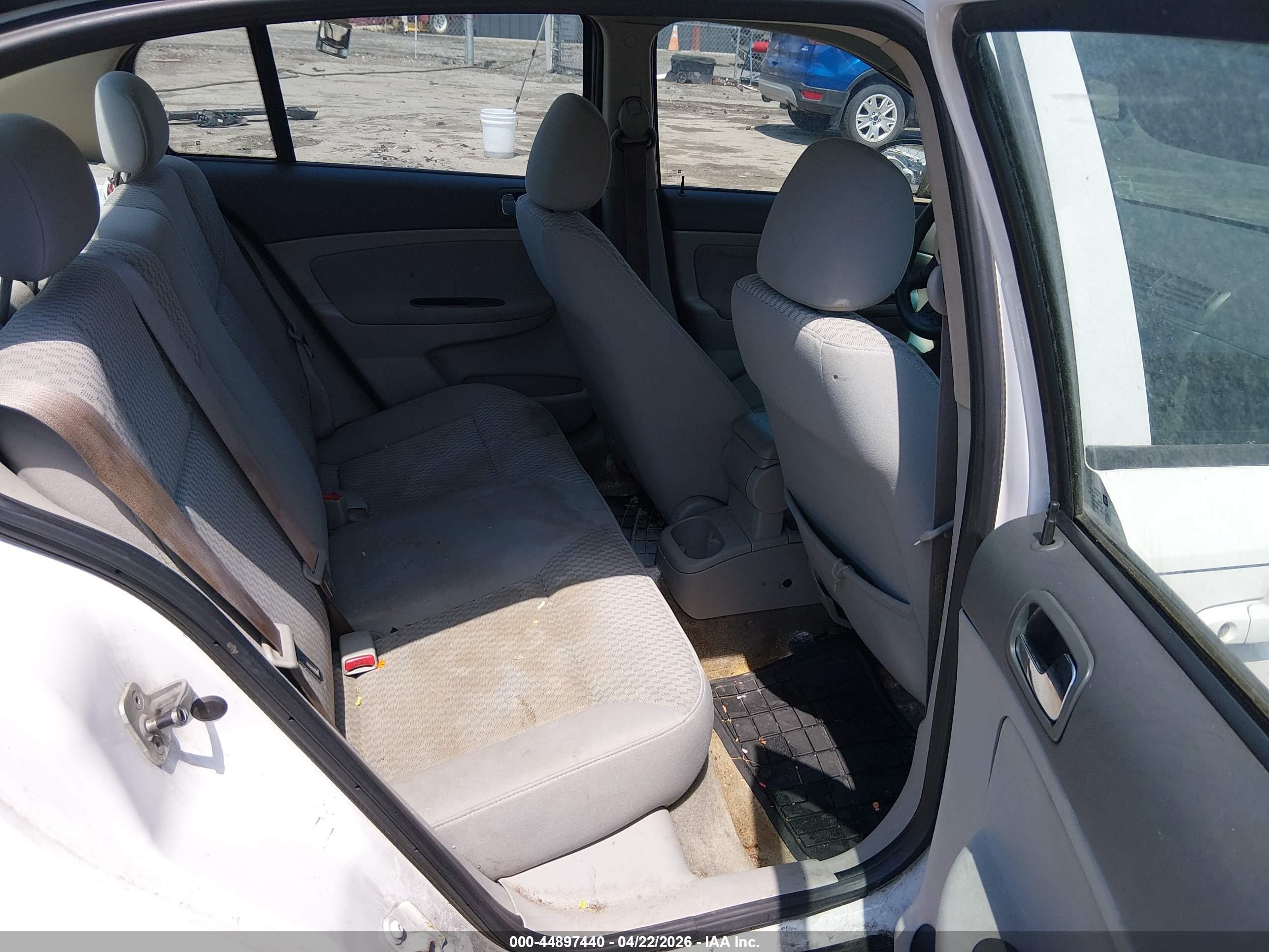 2005 Chevrolet Cobalt Ls White vin: 1G1AL52F957528198